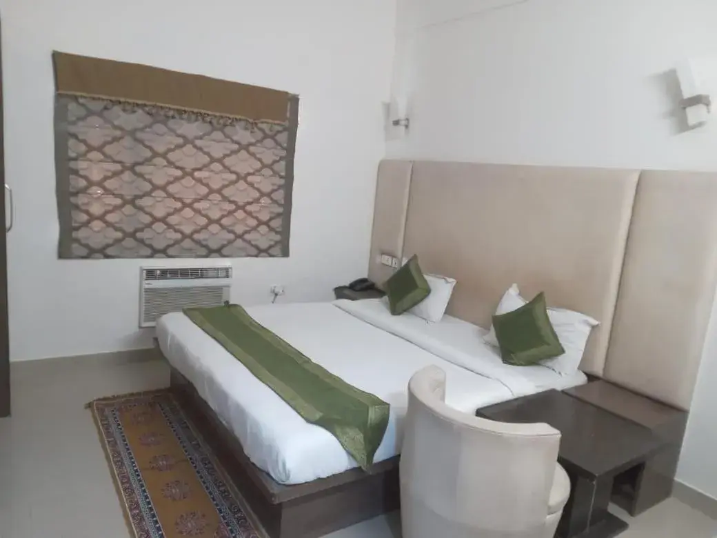 Bed in Mani Ram Palace Hotel & Restaurant Bed in Mani Ram Palace Hotel & Restaurant