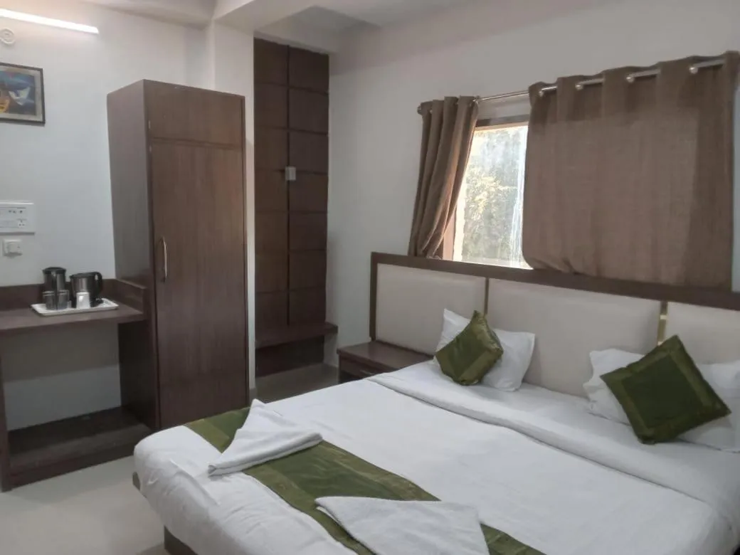 Bed in Mani Ram Palace Hotel & Restaurant