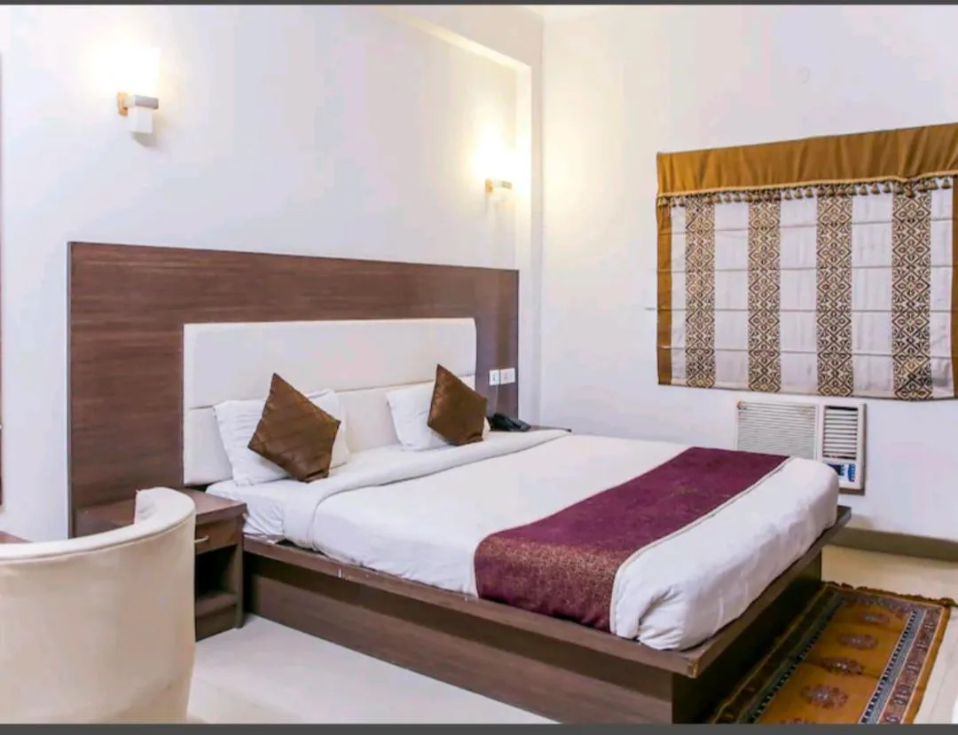 Bed in Mani Ram Palace Hotel & Restaurant