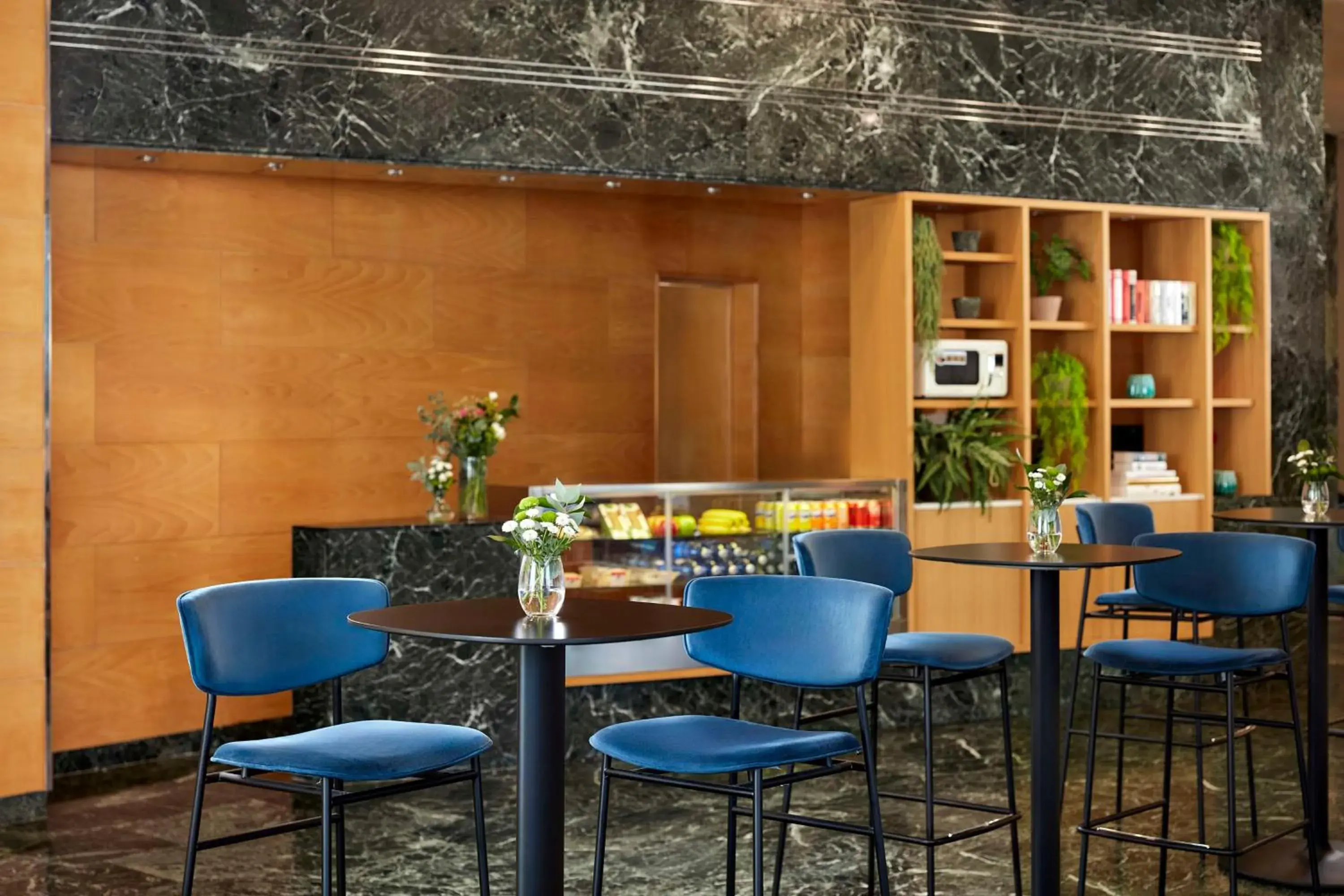 Lounge or bar in NH Ciudad de Cuenca Lounge or bar in NH Ciudad de Cuenca