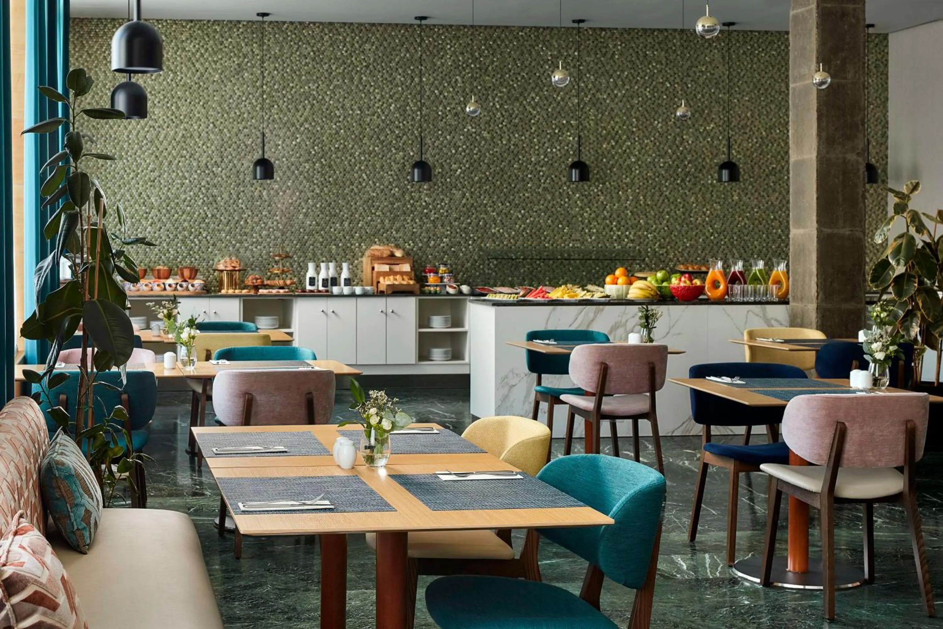 Restaurant/places to eat in NH Ciudad de Cuenca