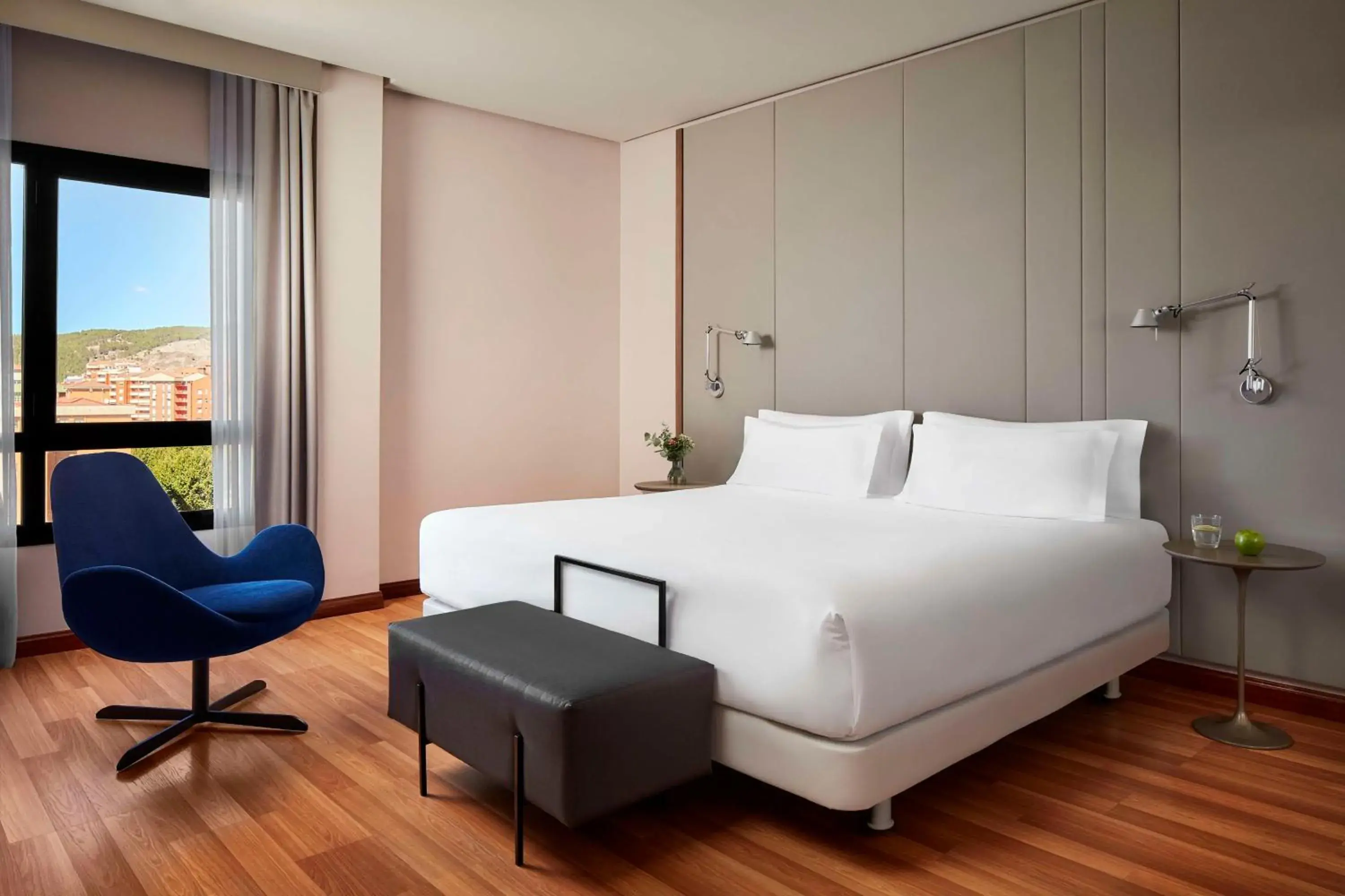 Photo of the whole room, Bed in NH Ciudad de Cuenca Photo of the whole room, Bed in NH Ciudad de Cuenca