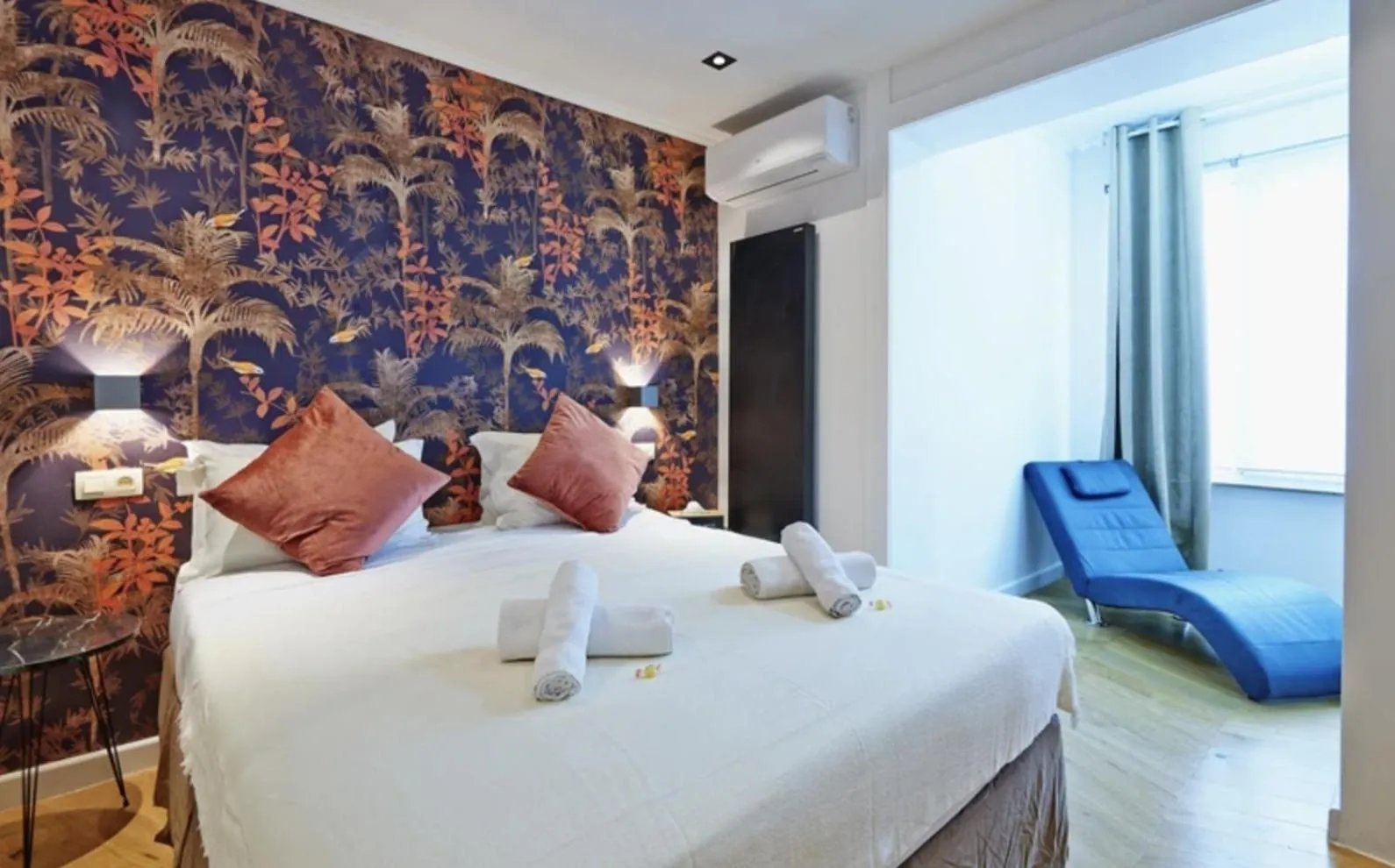 Bed in Hotel Les Ecrins