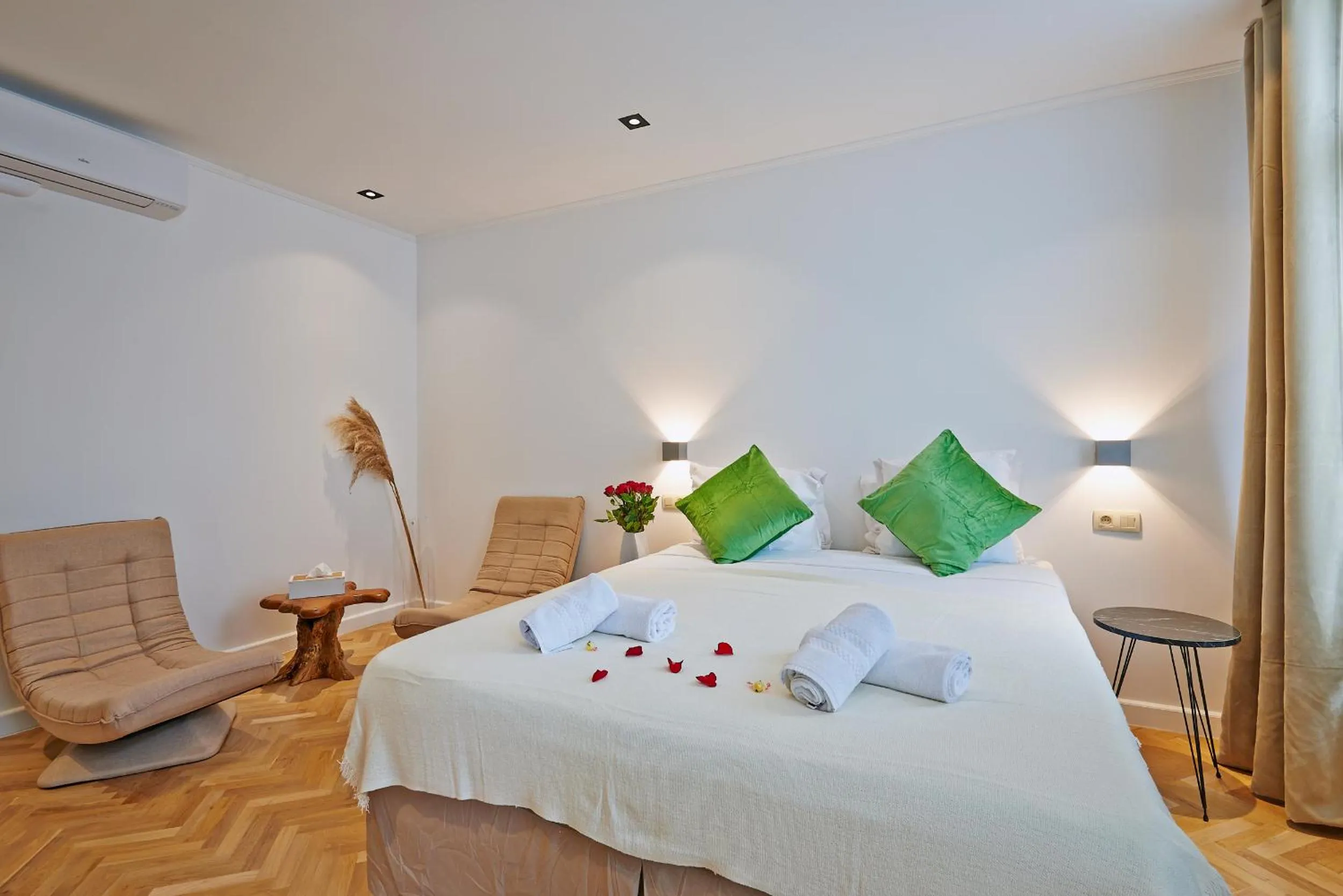 Bedroom, Bed in Hotel Les Ecrins