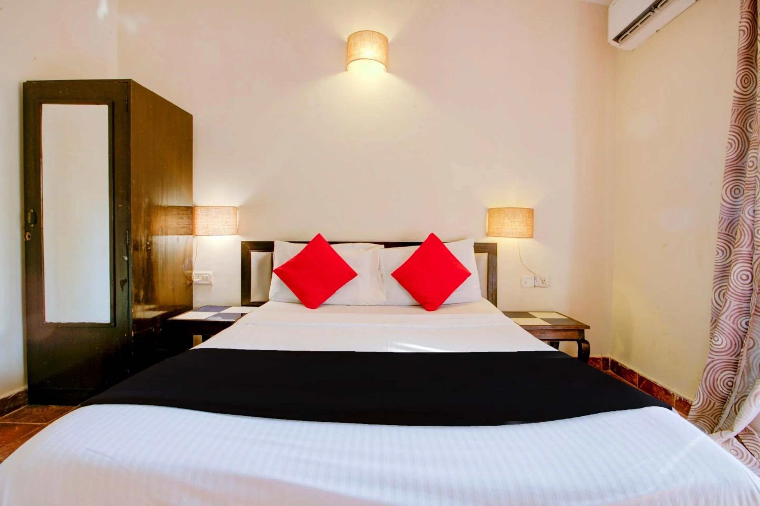 Bedroom, Bed in Sea Breeze Beach, Calangute, Goa