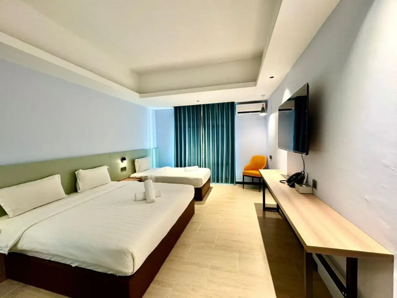 Twin Room with Balcony in Wing Tat Grand Hotel Twin Room with Balcony in Wing Tat Grand Hotel