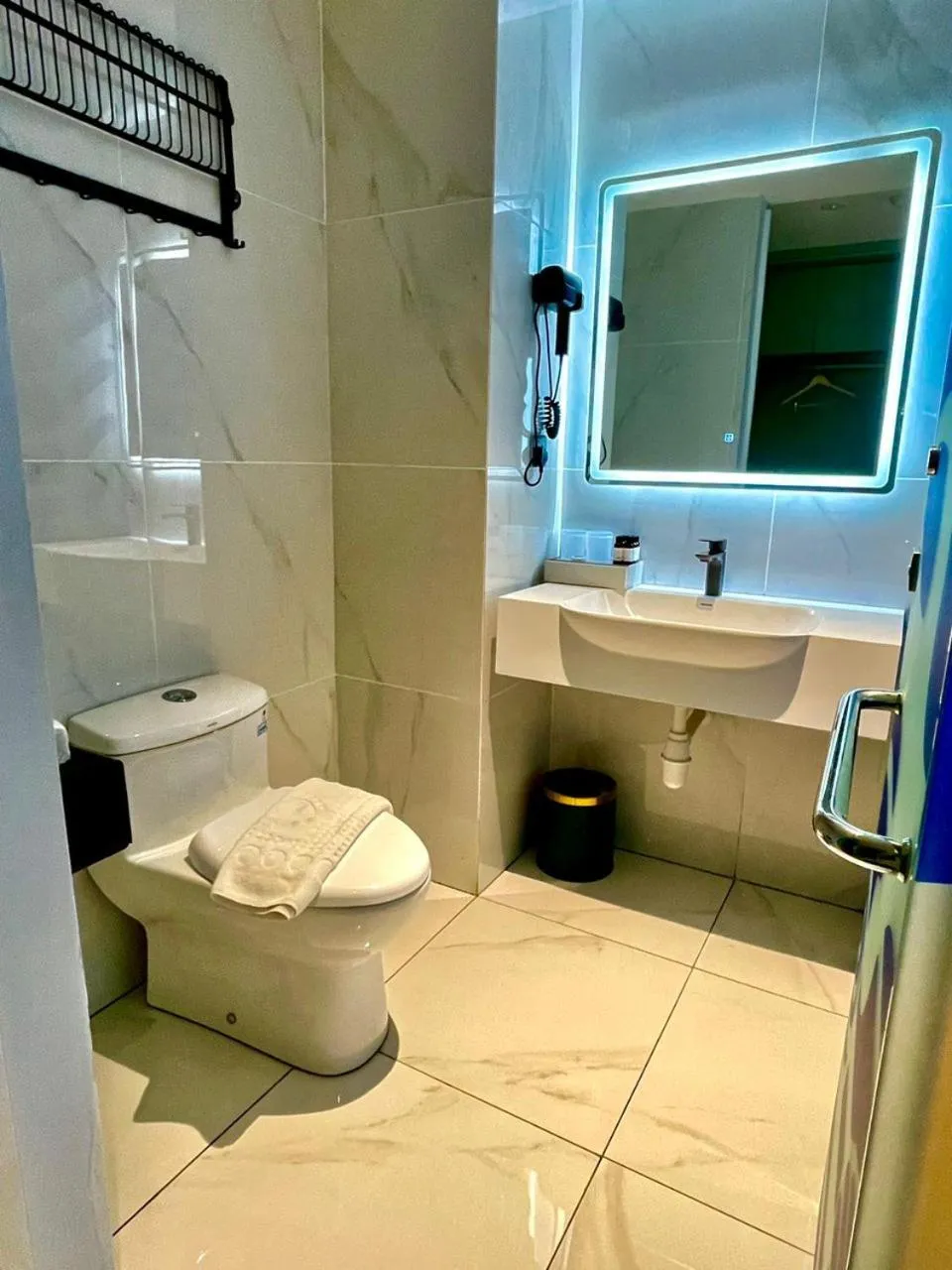 Toilet in Wing Tat Grand Hotel