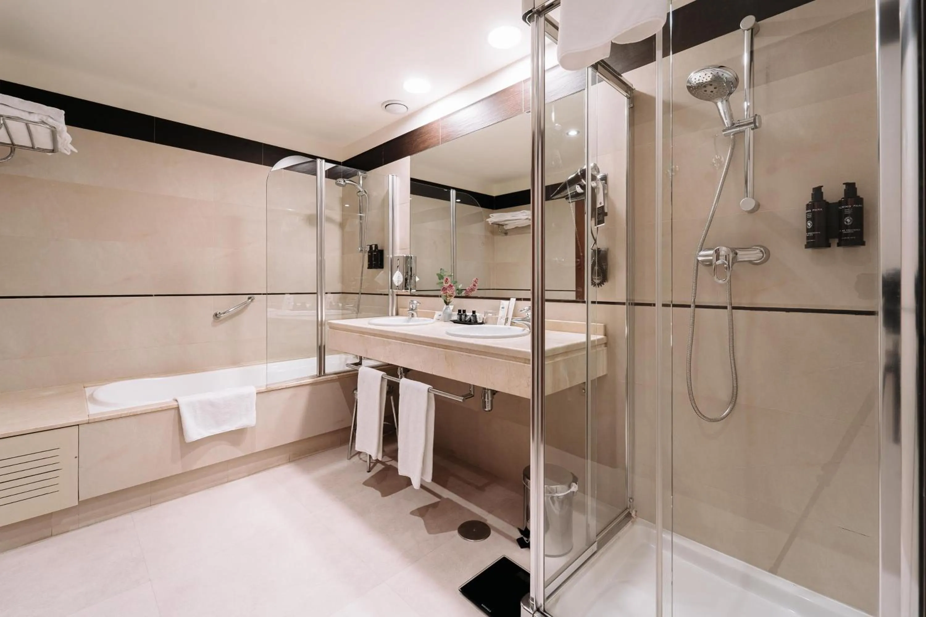 Shower in Palacio de Avilés Affiliated by Meliá