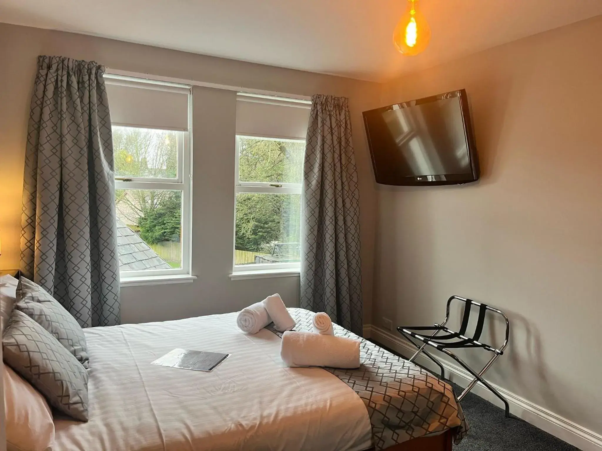 Bed in Laurel Bank Hotel Bed in Laurel Bank Hotel