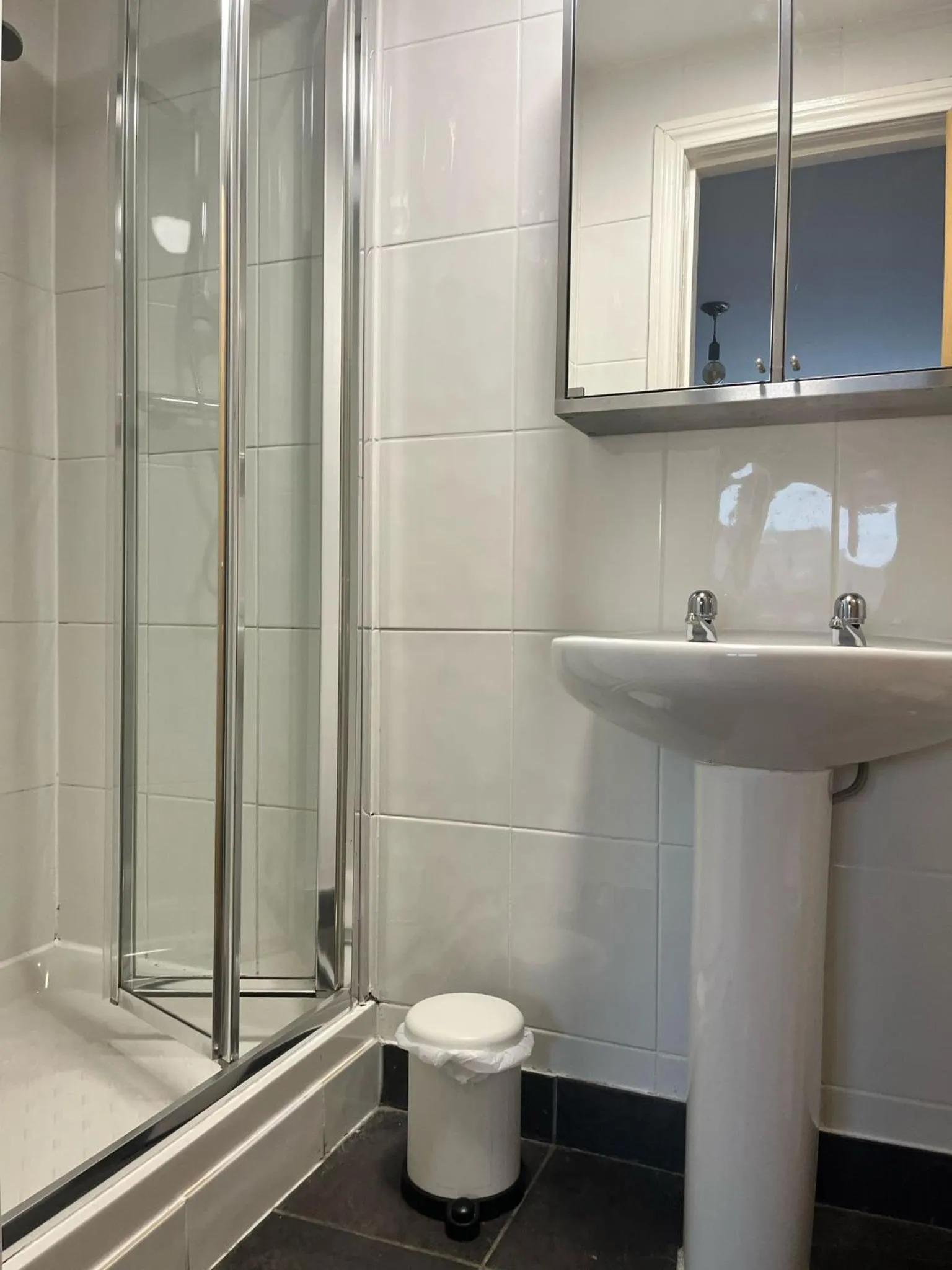 Shower in Laurel Bank Hotel