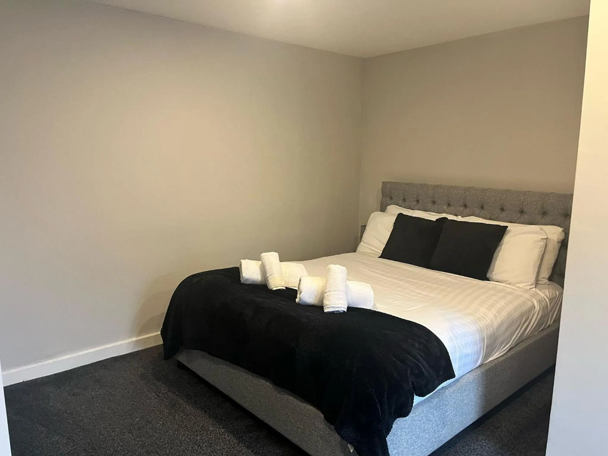 Bed in Laurel Bank Hotel