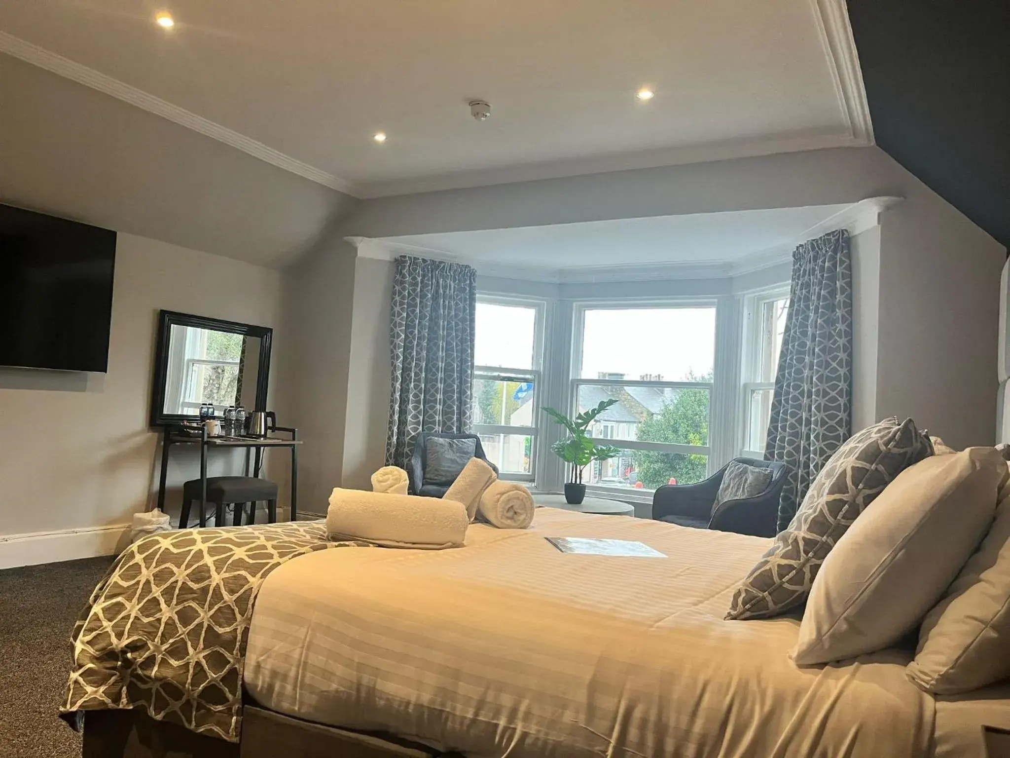 Bed in Laurel Bank Hotel Bed in Laurel Bank Hotel