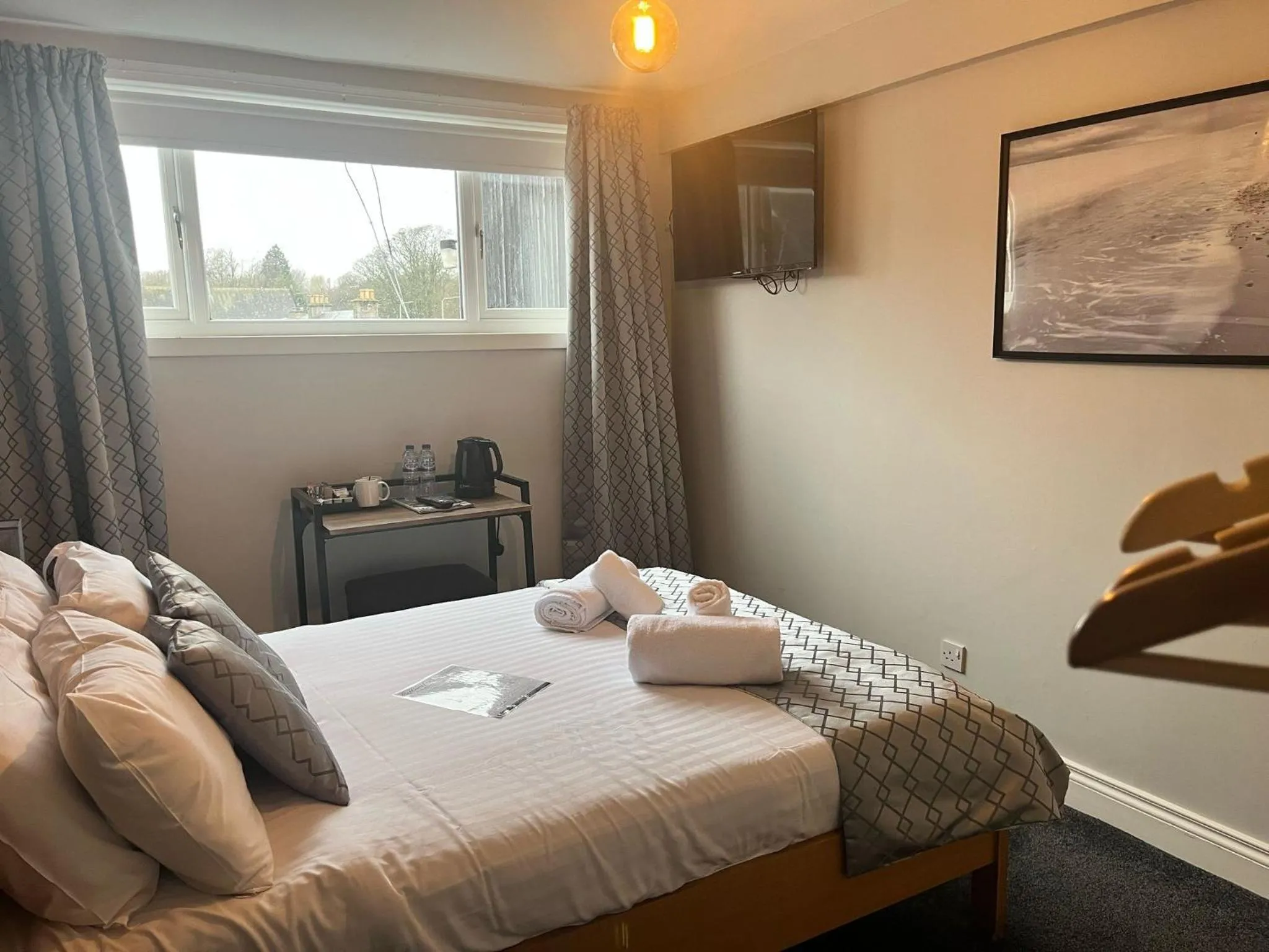 Bed in Laurel Bank Hotel