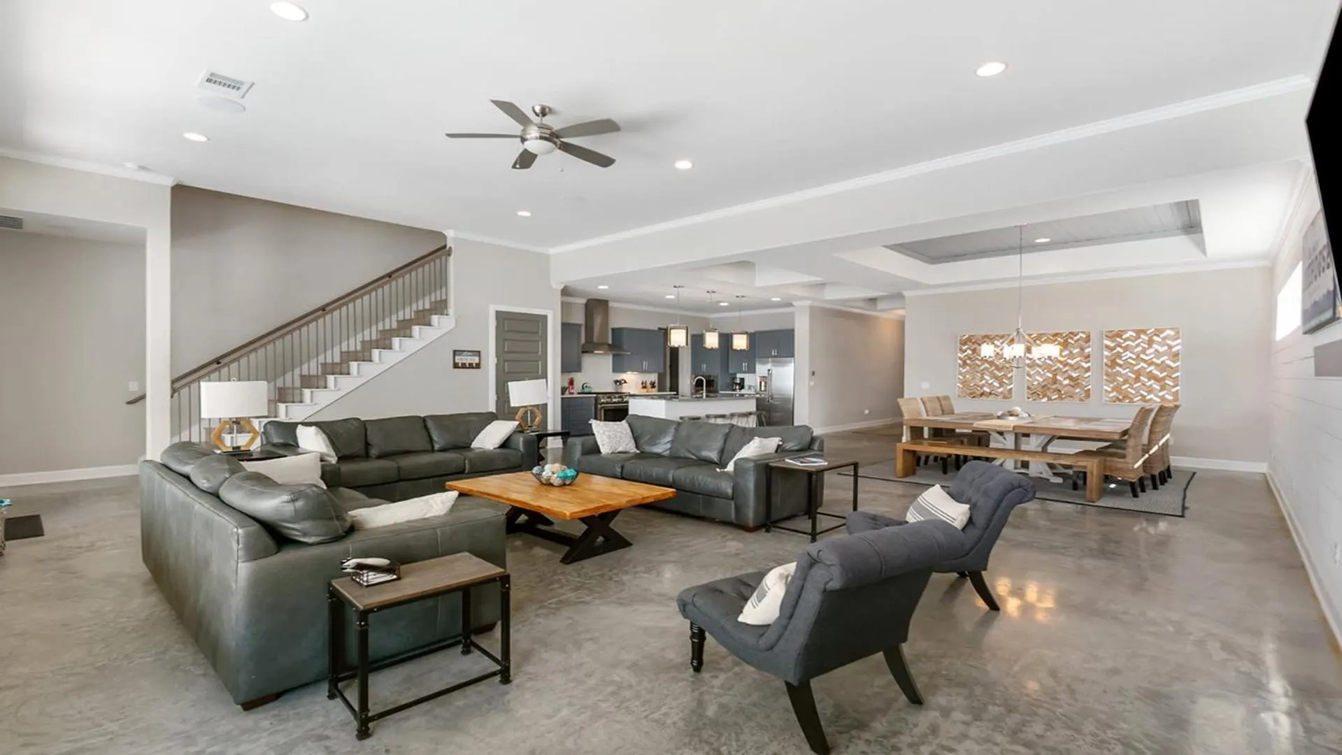 Luxury Waterfront Pool Hot Tub Boat Slips