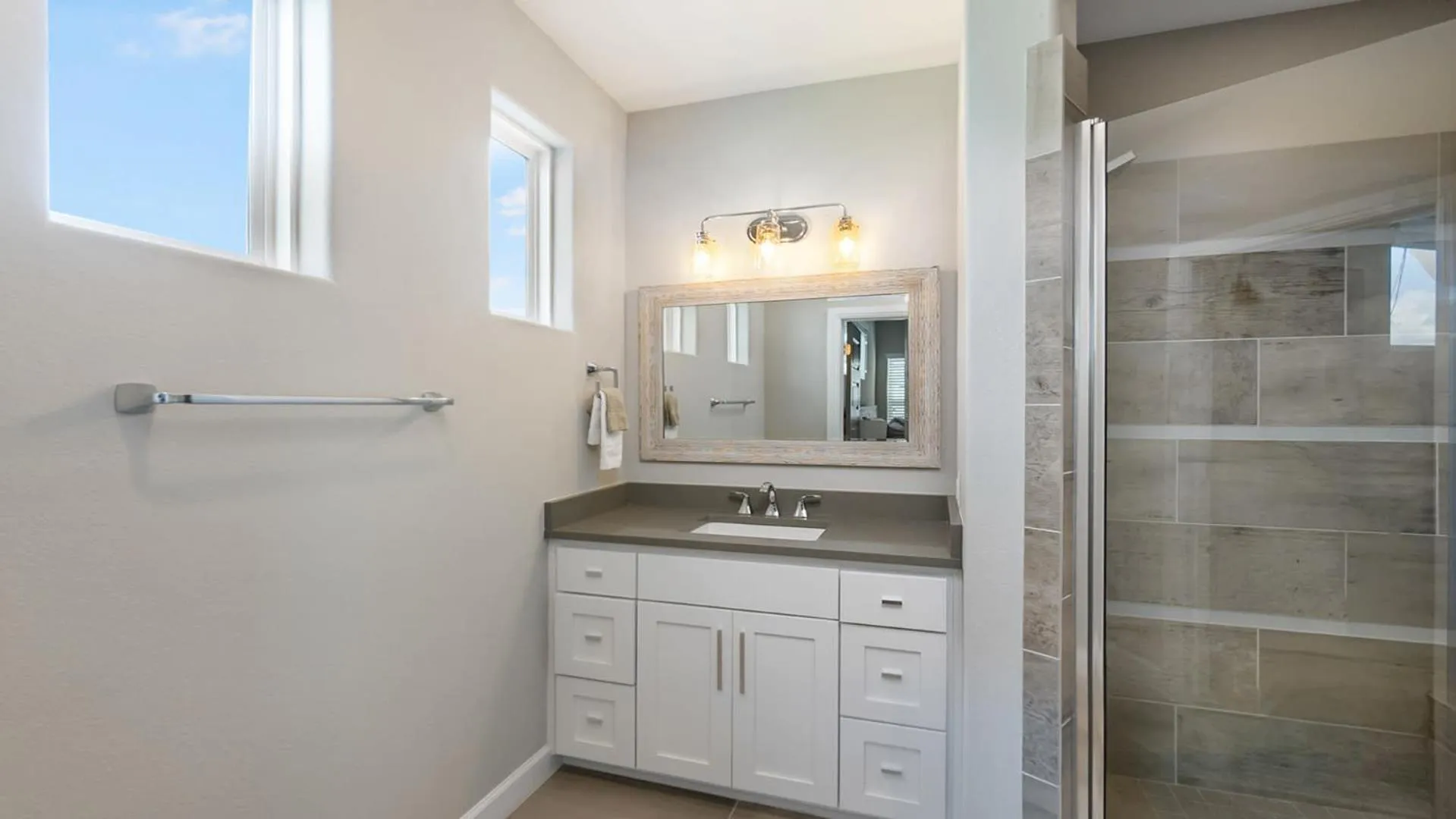 Luxury Waterfront Pool Hot Tub Boat Slips