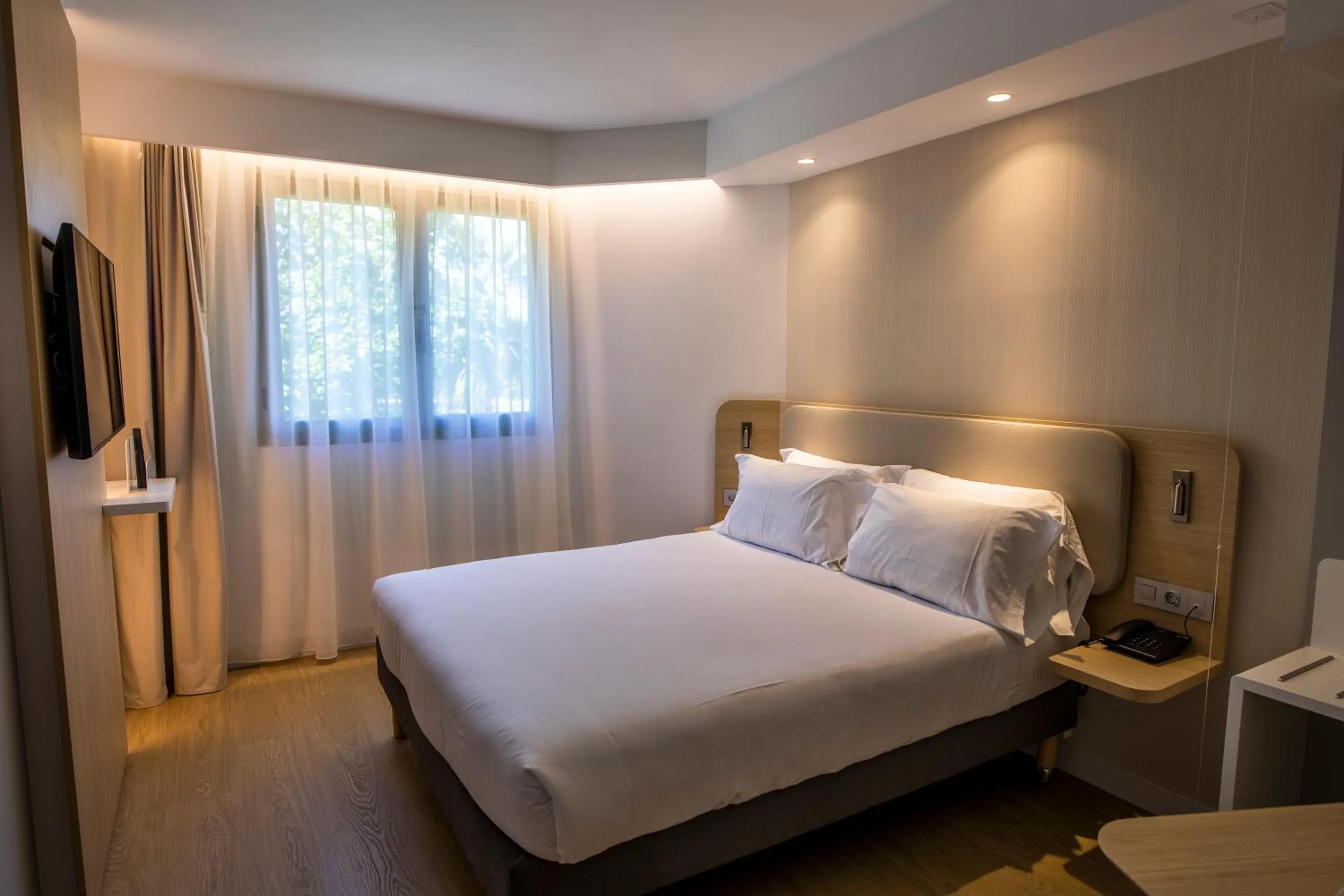 Bedroom, Bed in Hotel Logroño Parque