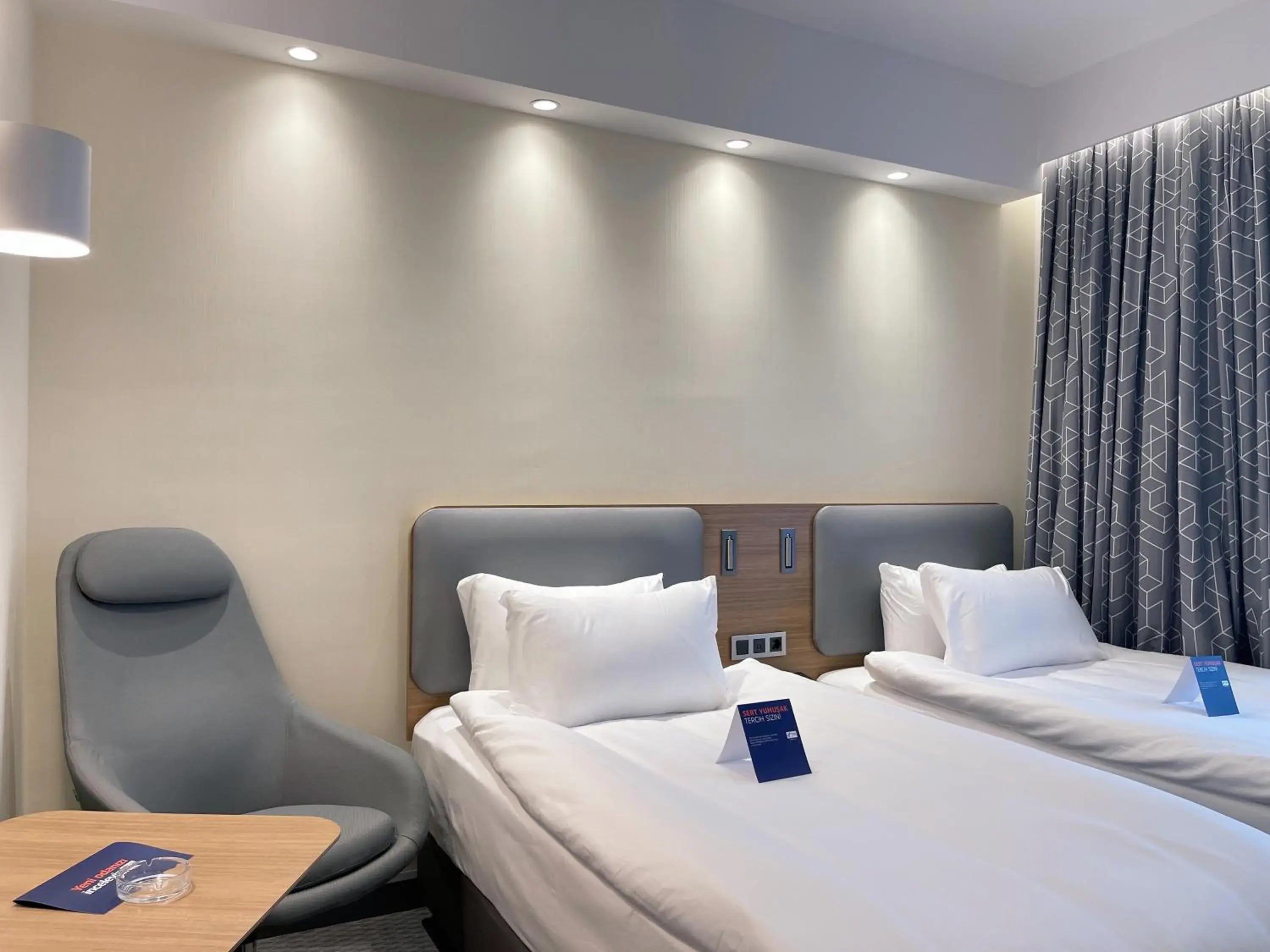 Bed in Holiday Inn Express - Ankara - Airport by IHG Bed in Holiday Inn Express - Ankara - Airport by IHG