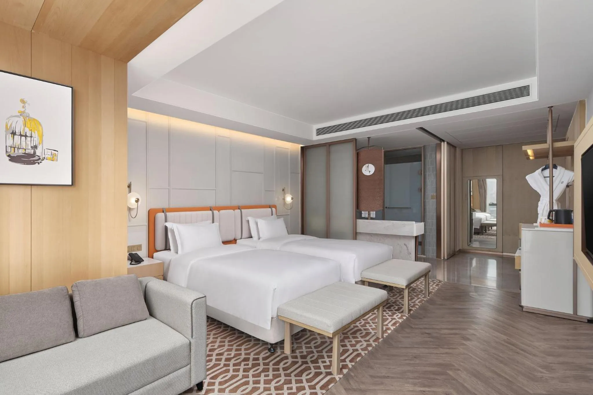 Photo of the whole room, Bed in Voco Chongqing Chaotianmen