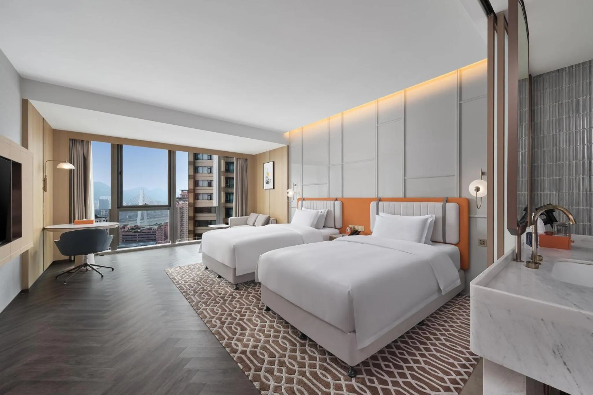 Photo of the whole room, Bed in Voco Chongqing Chaotianmen