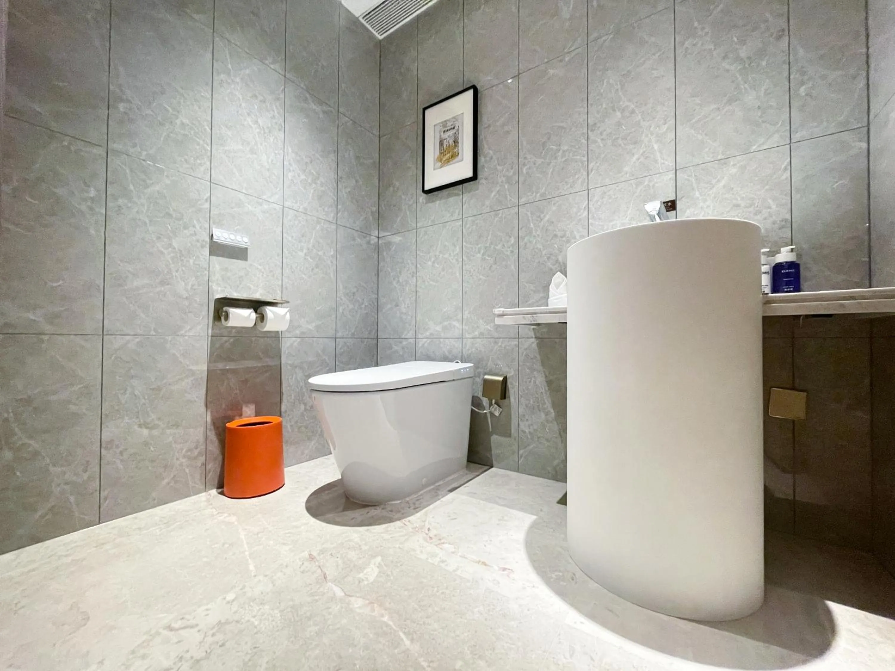 Toilet in Voco Chongqing Chaotianmen