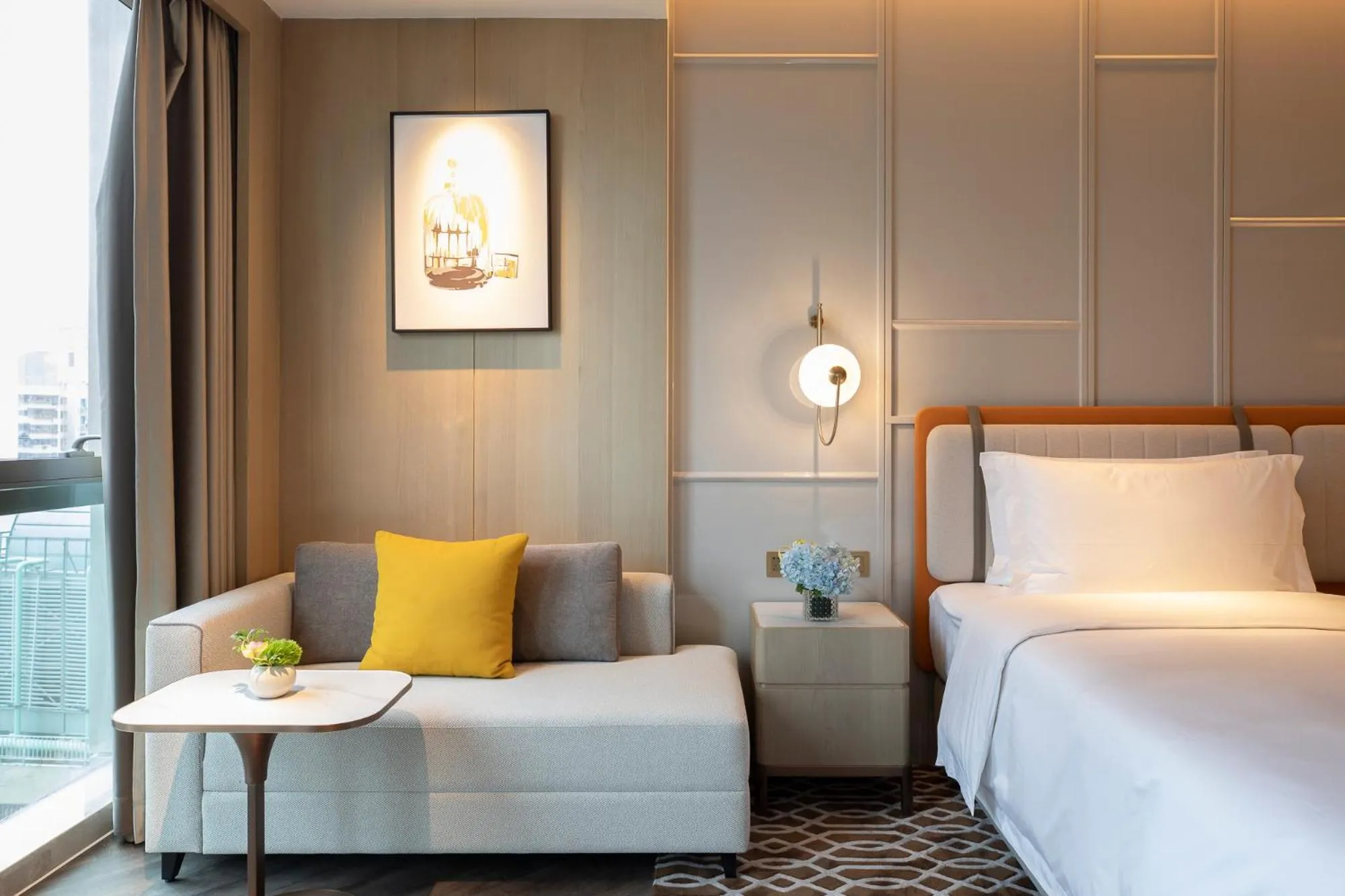 Seating area, Bed in Voco Chongqing Chaotianmen