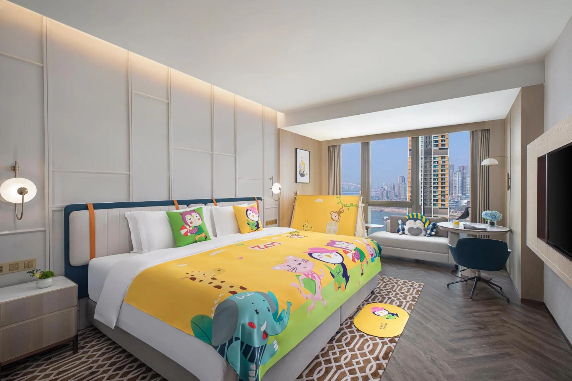 Photo of the whole room, Bed in Voco Chongqing Chaotianmen