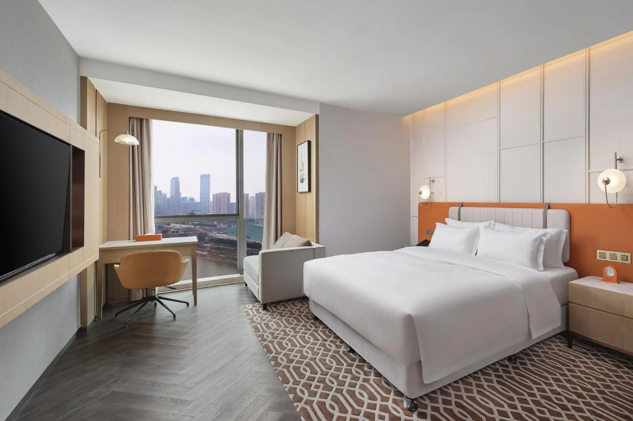 Photo of the whole room, Bed in Voco Chongqing Chaotianmen