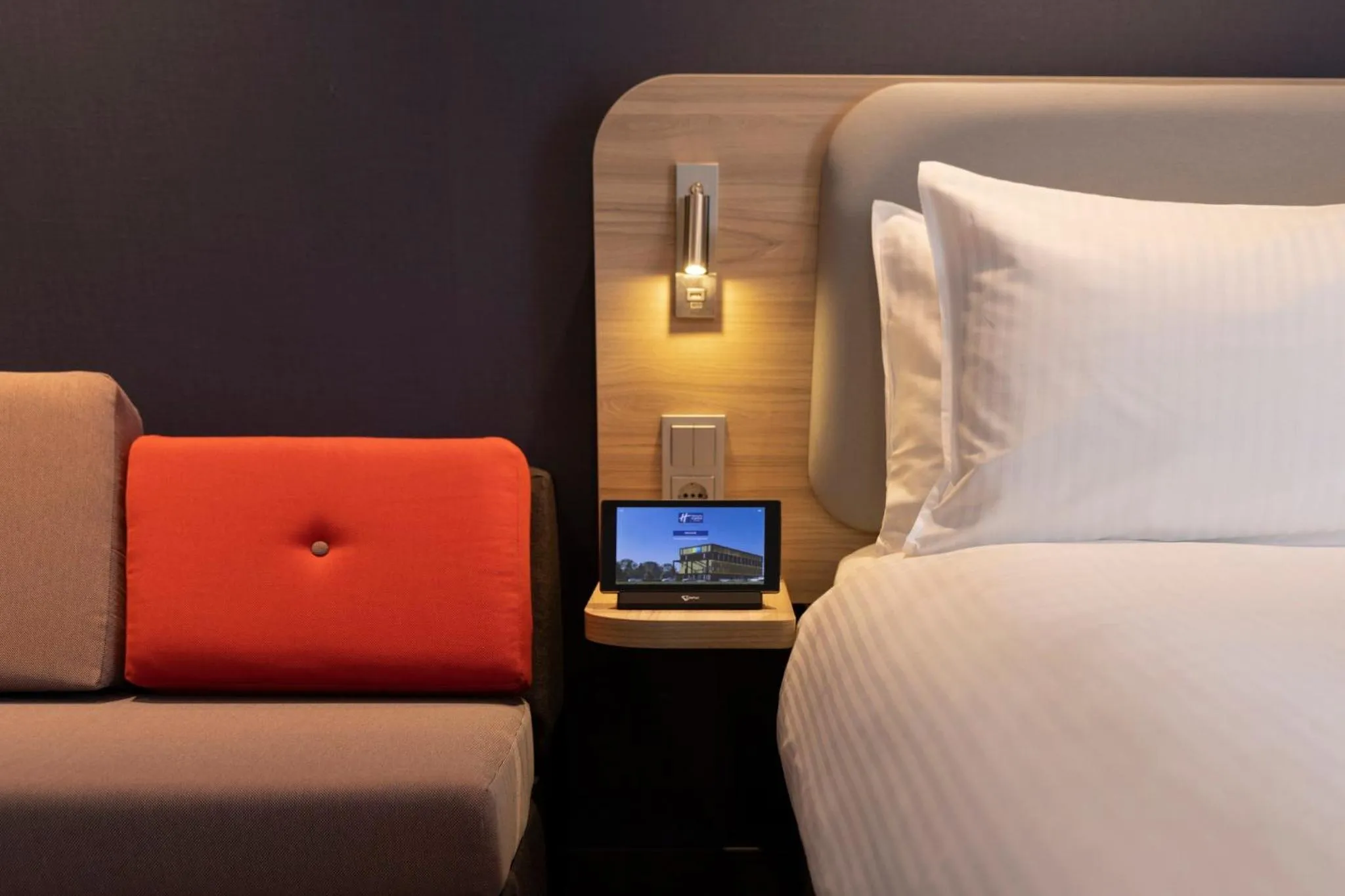Photo of the whole room, Bed in Holiday Inn Express & Suites - Deventer by IHG