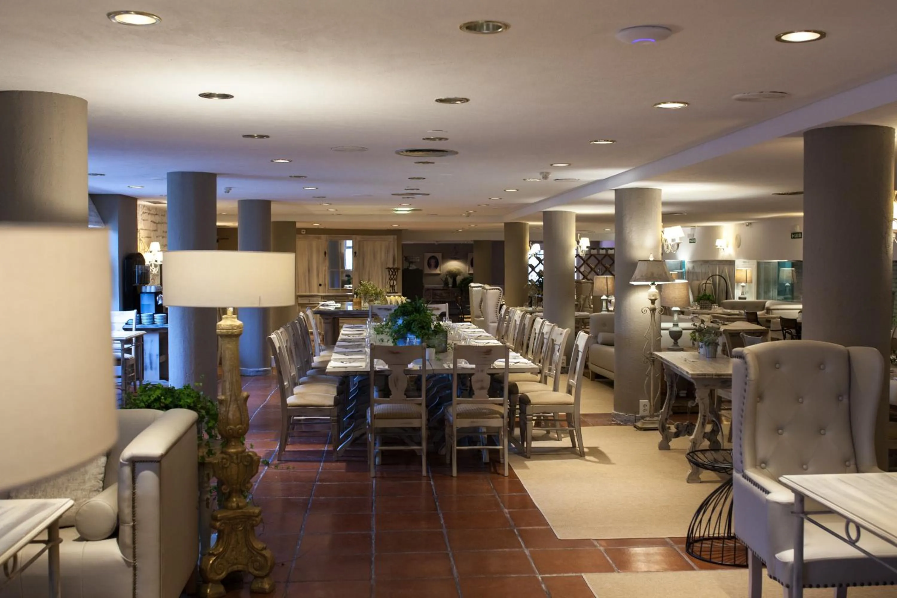 Restaurant/places to eat in Hotel Luze El Toro