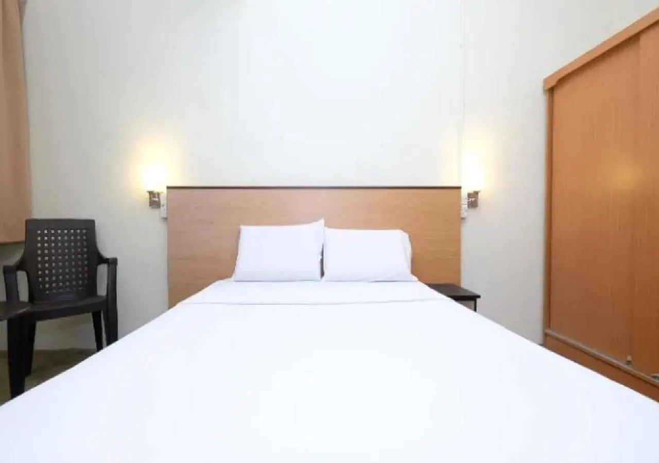 Standard Queen Room in Hotel 75 Temerloh