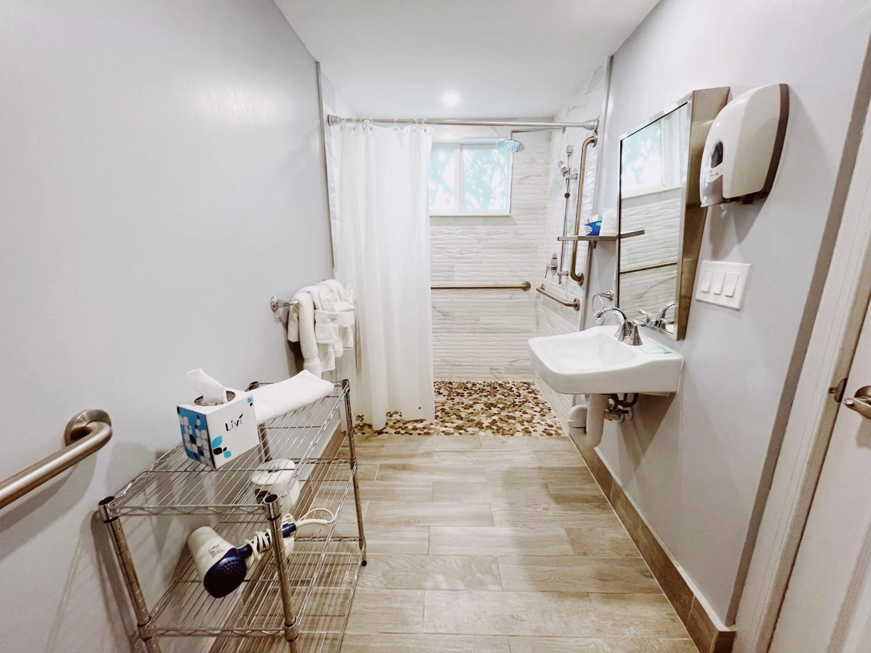 Shower in Great Escape Apartments By Lowkl