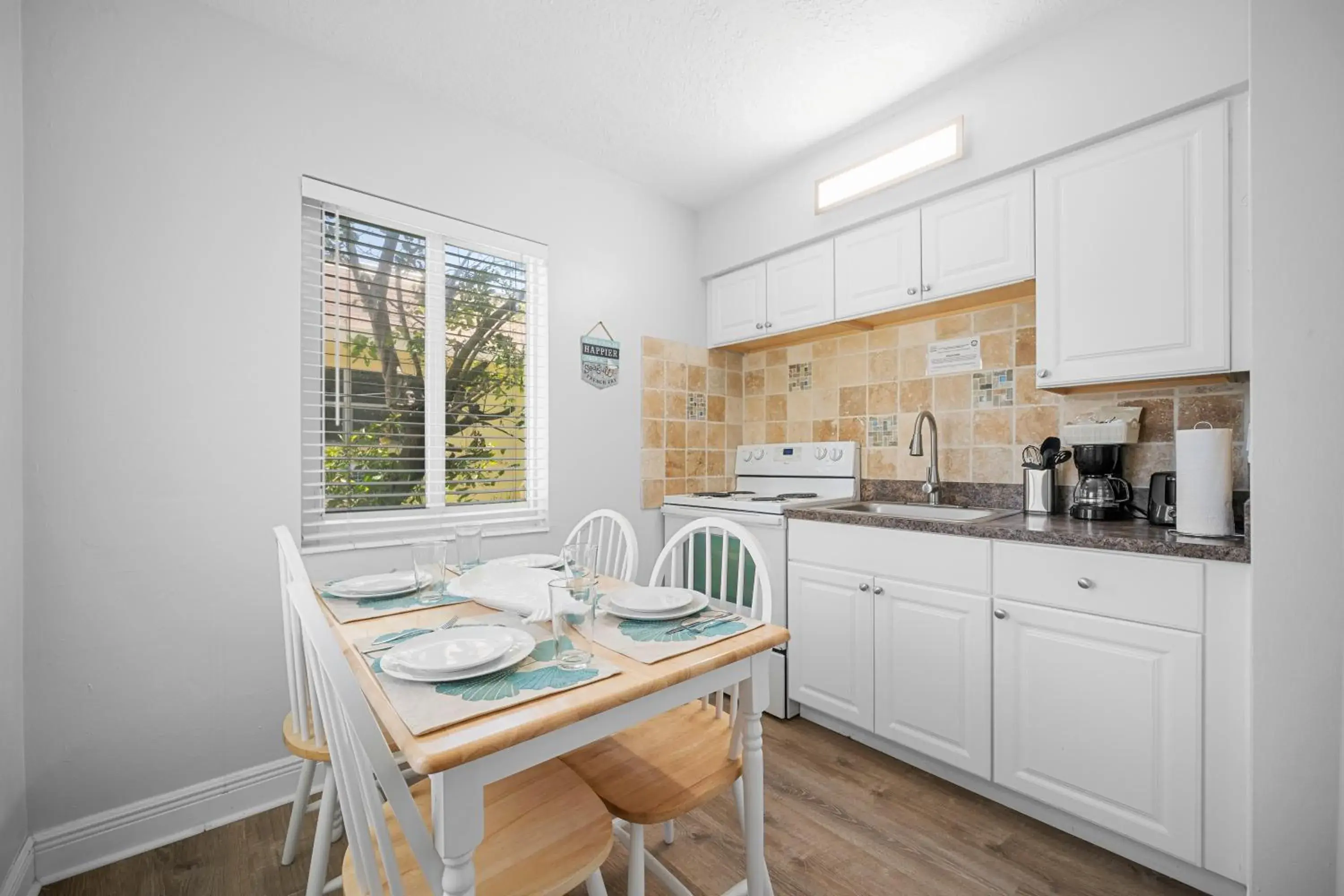 Superior Two Queen Bed Studio with Kitchen in Great Escape Apartments By Lowkl Superior Two Queen Bed Studio with Kitchen in Great Escape Apartments By Lowkl