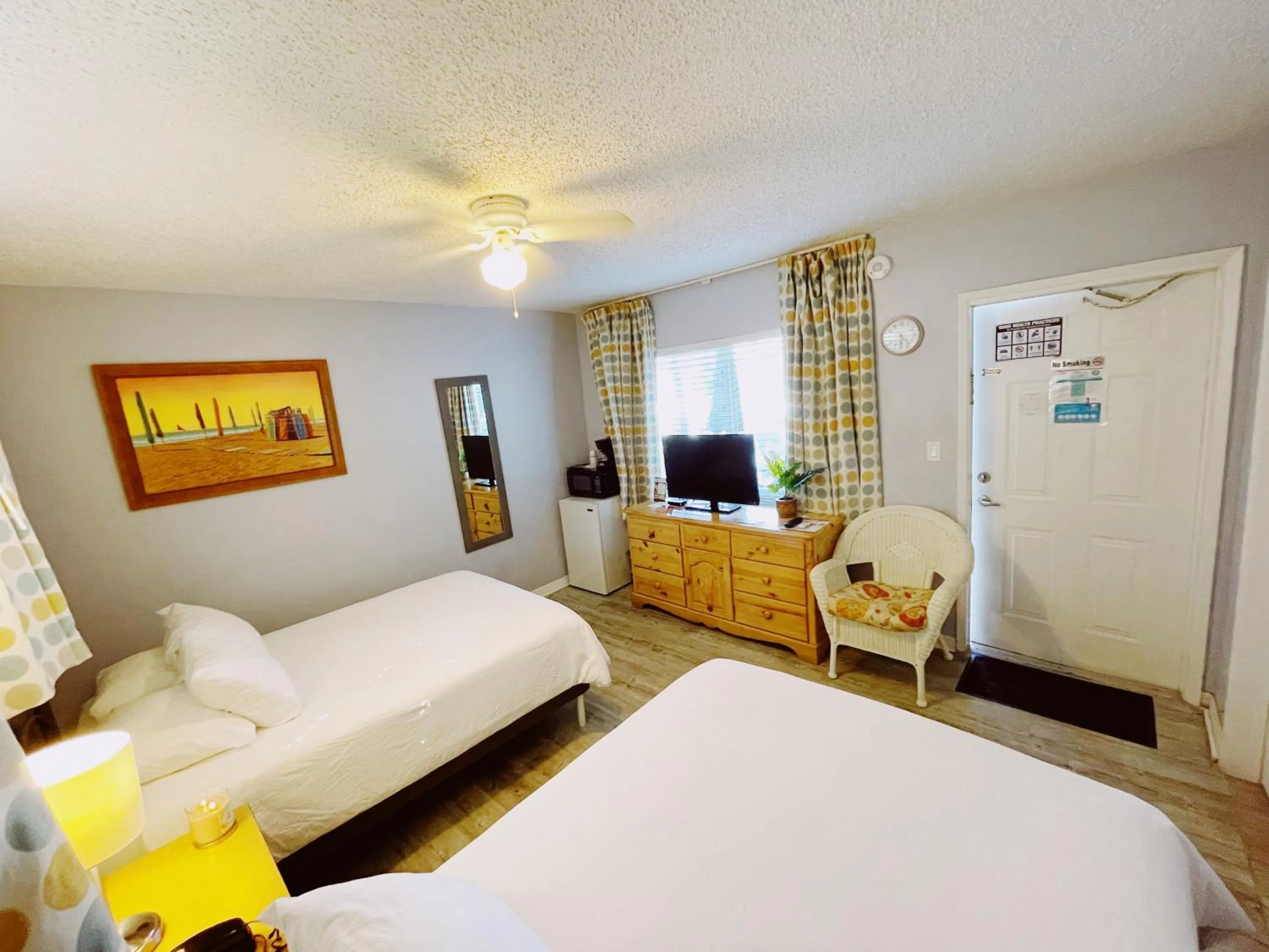 Bed in Great Escape Apartments By Lowkl