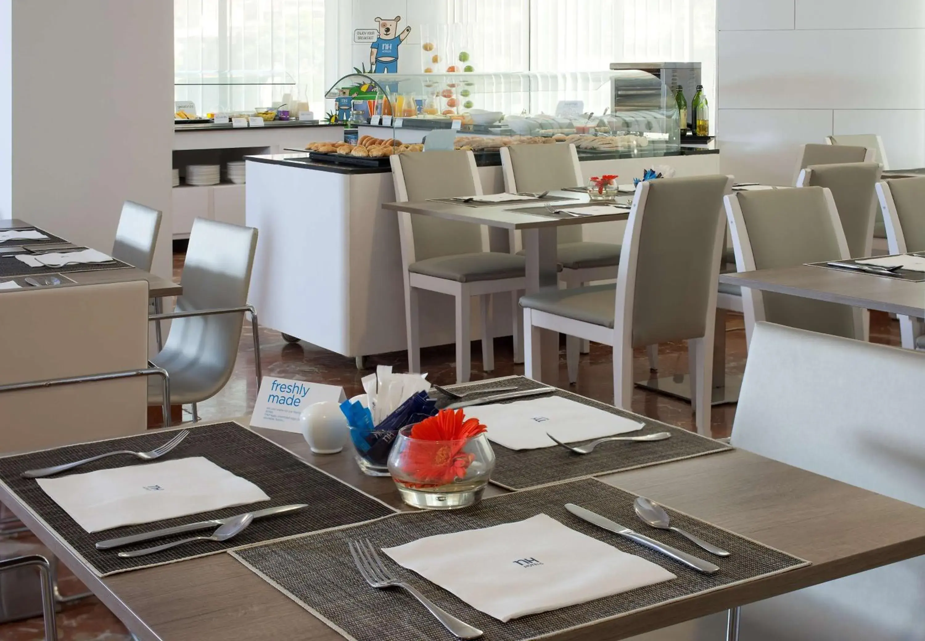 Restaurant/places to eat in NH Avenida Jerez Restaurant/places to eat in NH Avenida Jerez