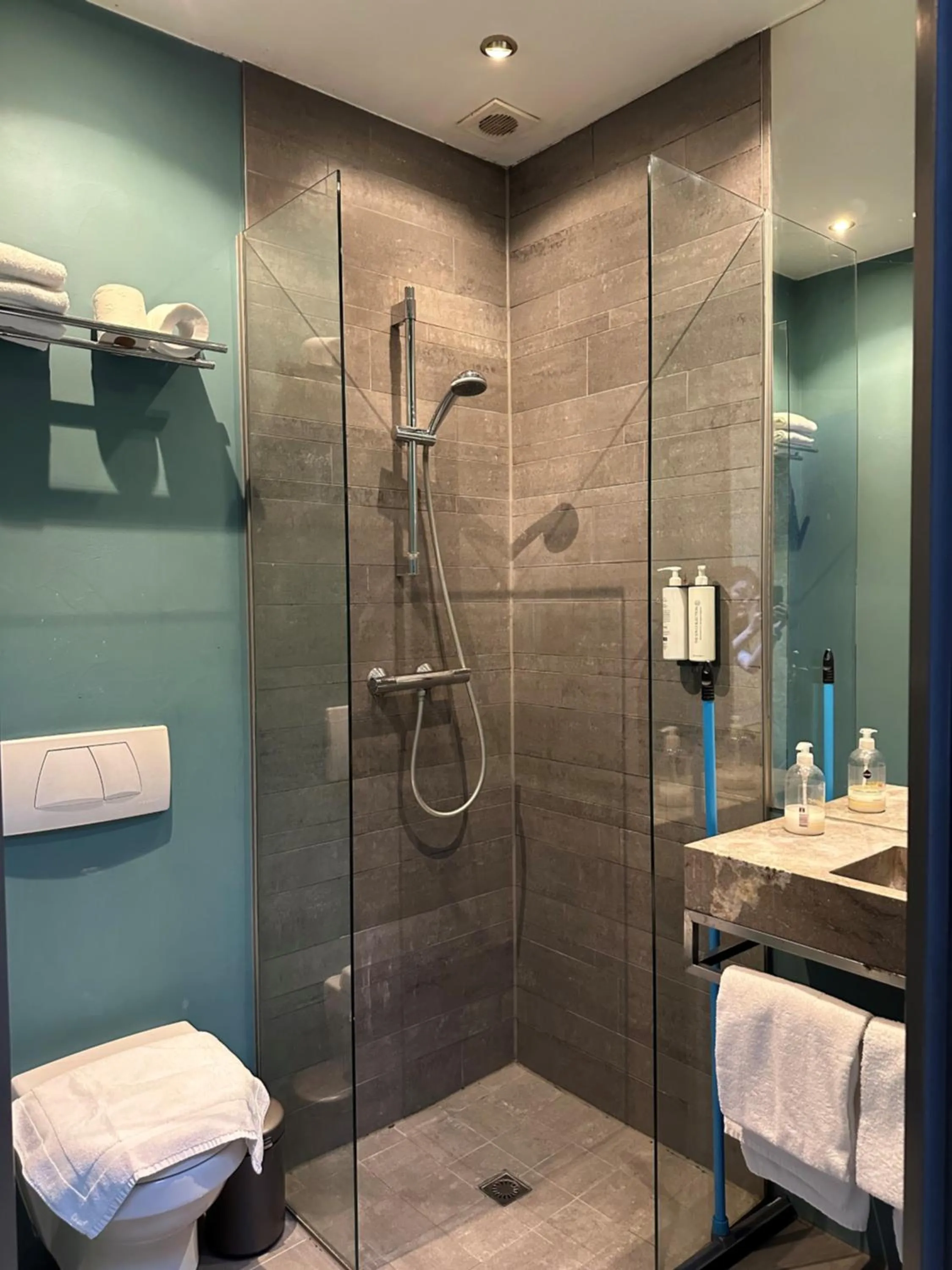 Shower in Musea Hotel & Apartments