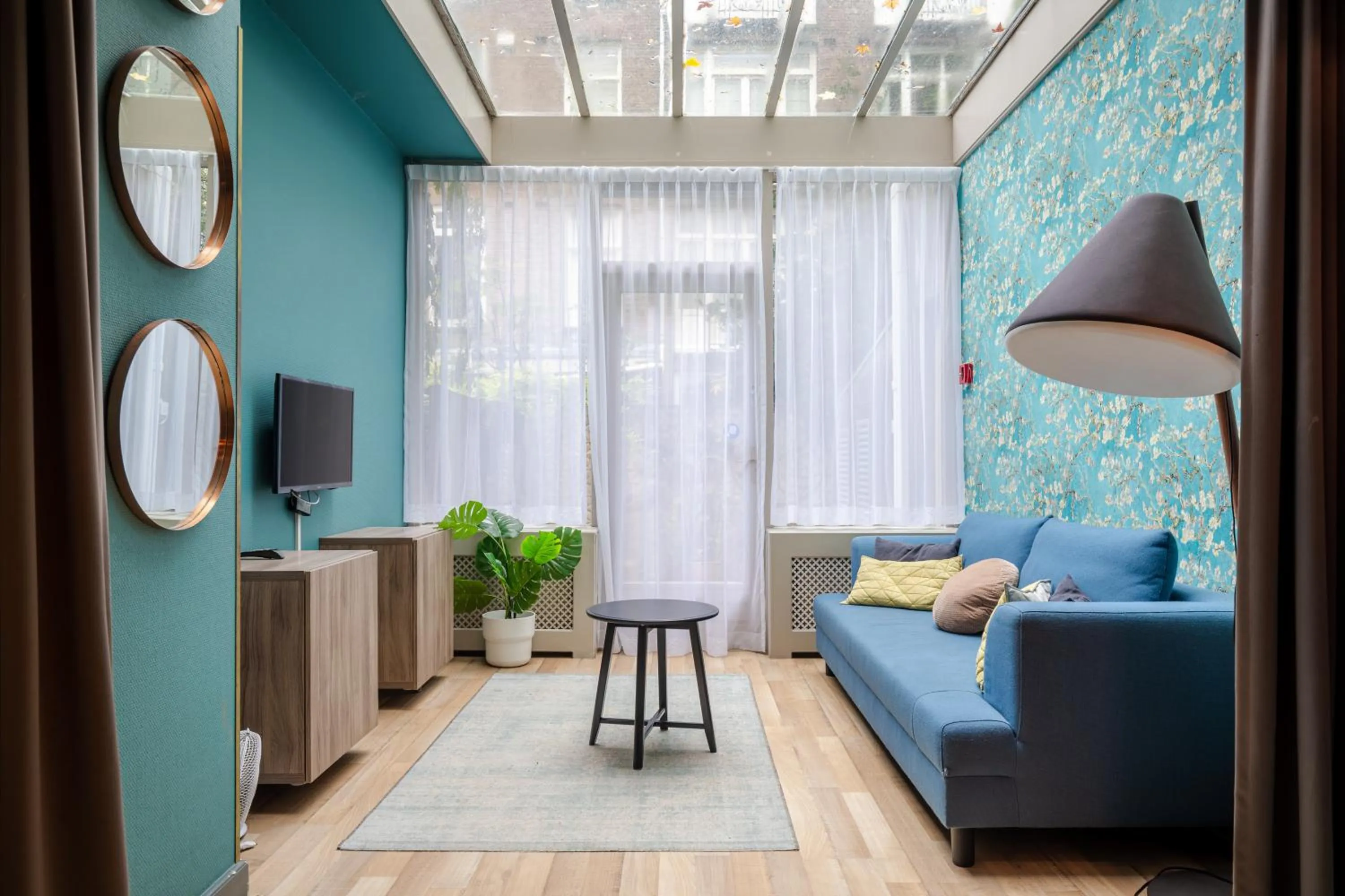 TV and multimedia in Musea Hotel & Apartments