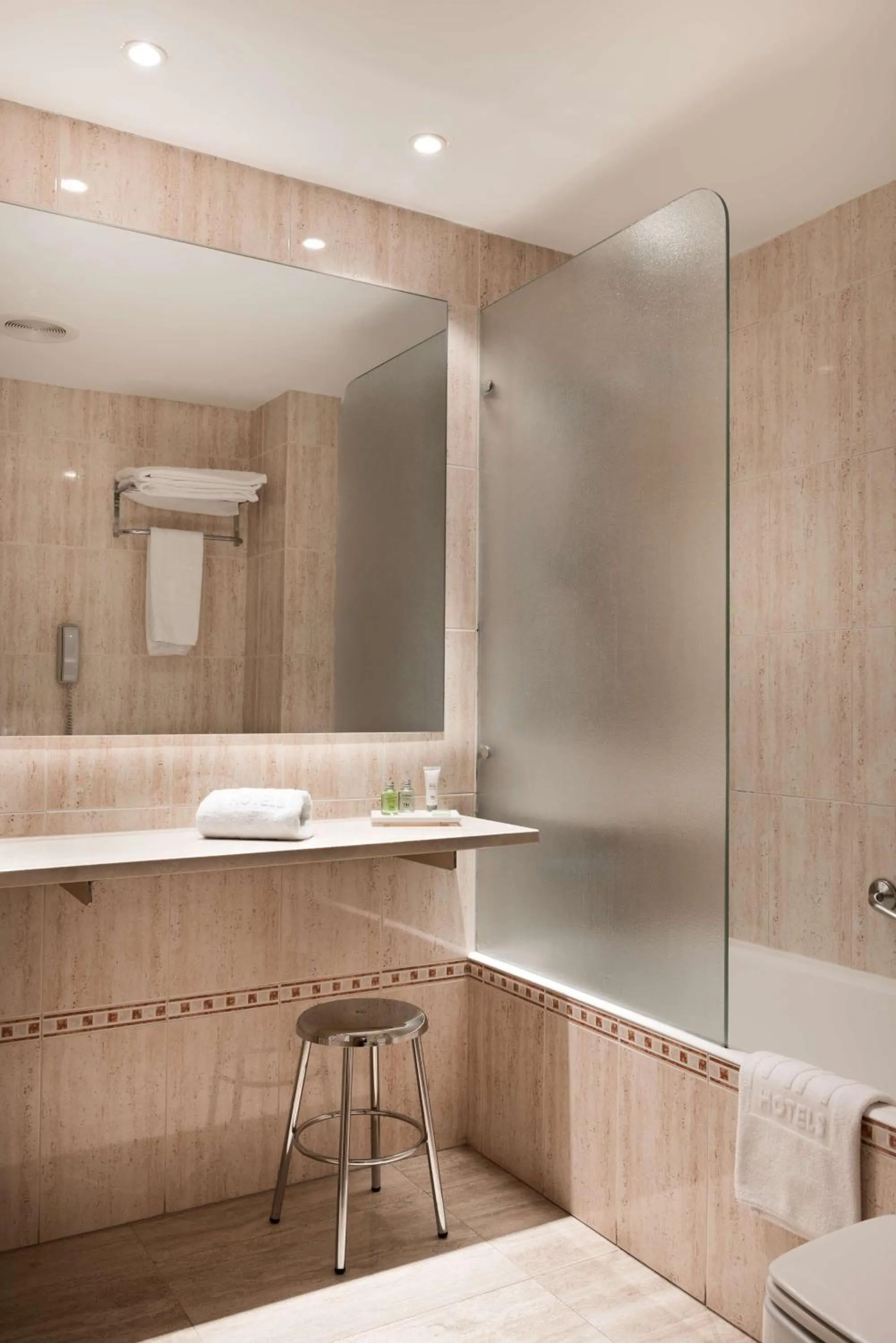 Bathroom in NH Ciudad Real