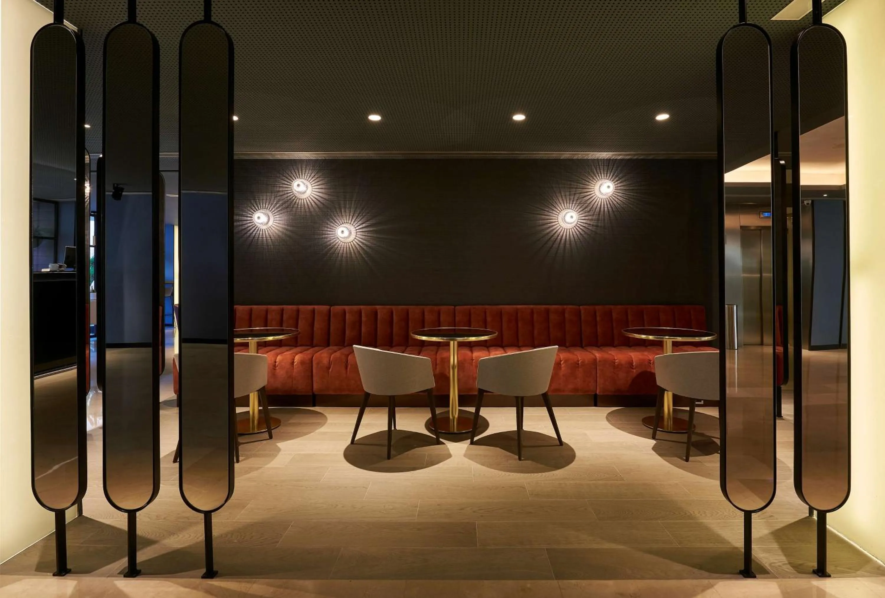 Lobby or reception in NH Sants Barcelona