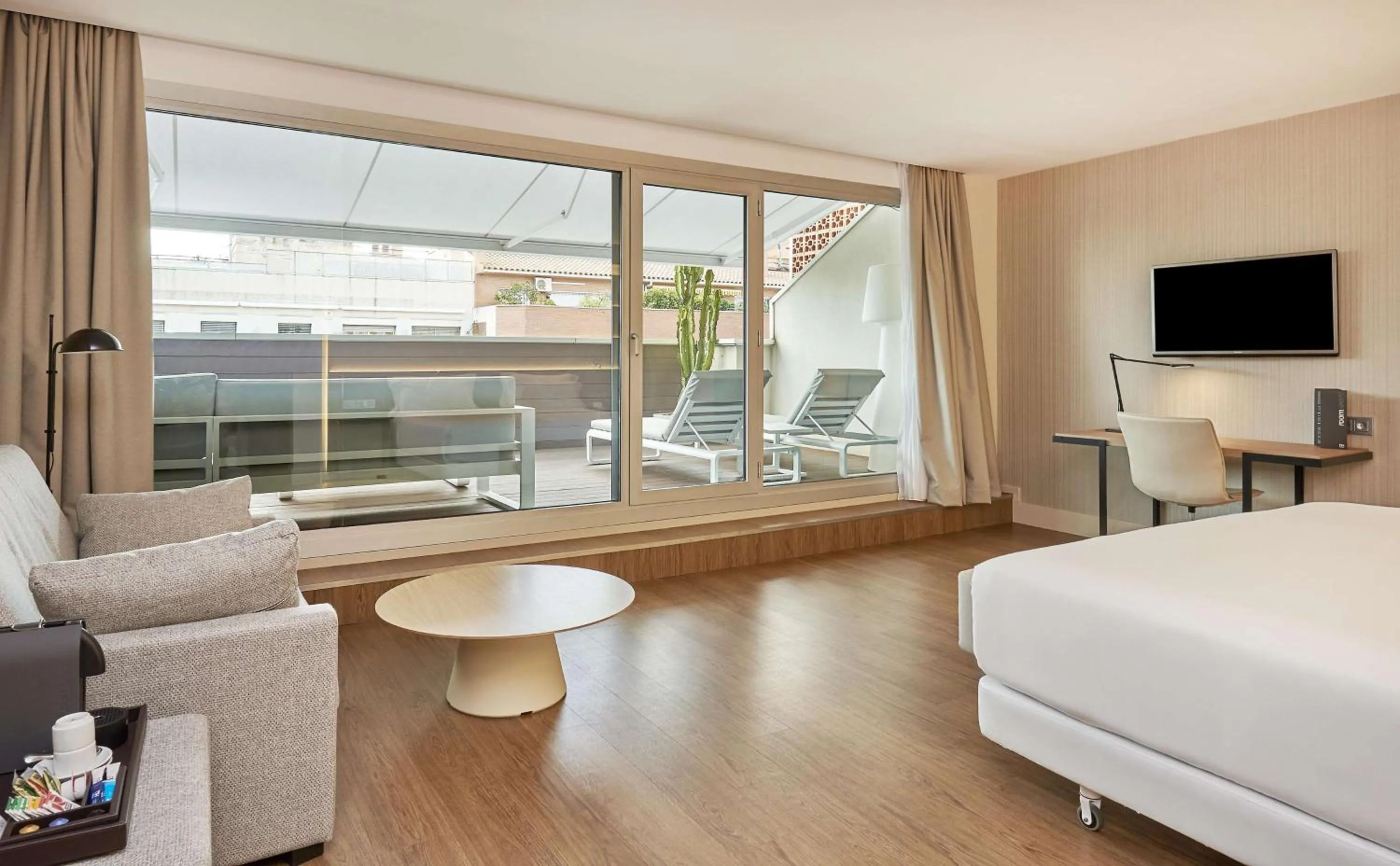 Photo of the whole room, Bed in NH Sants Barcelona
