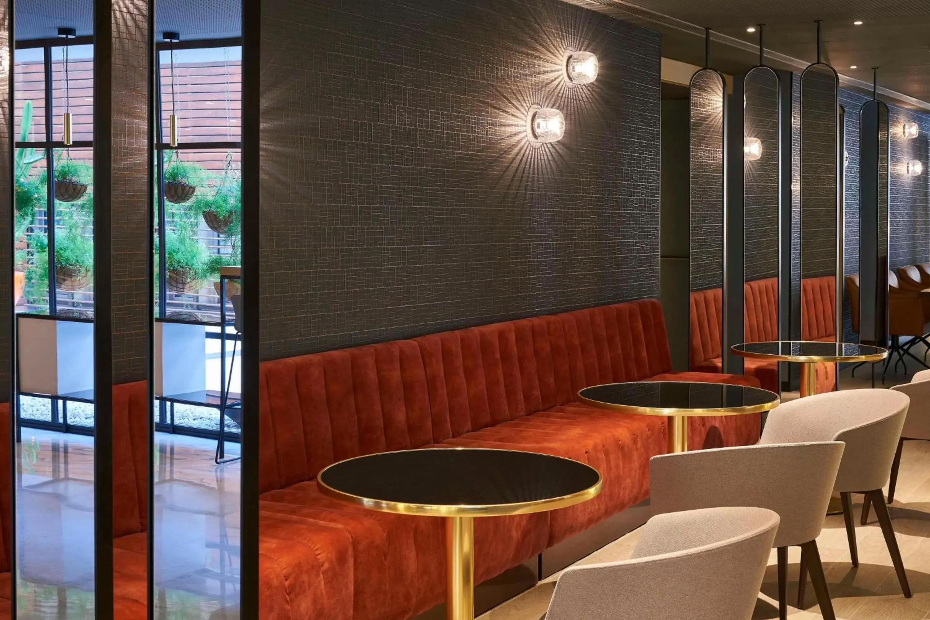 Lounge or bar in NH Sants Barcelona Lounge or bar in NH Sants Barcelona