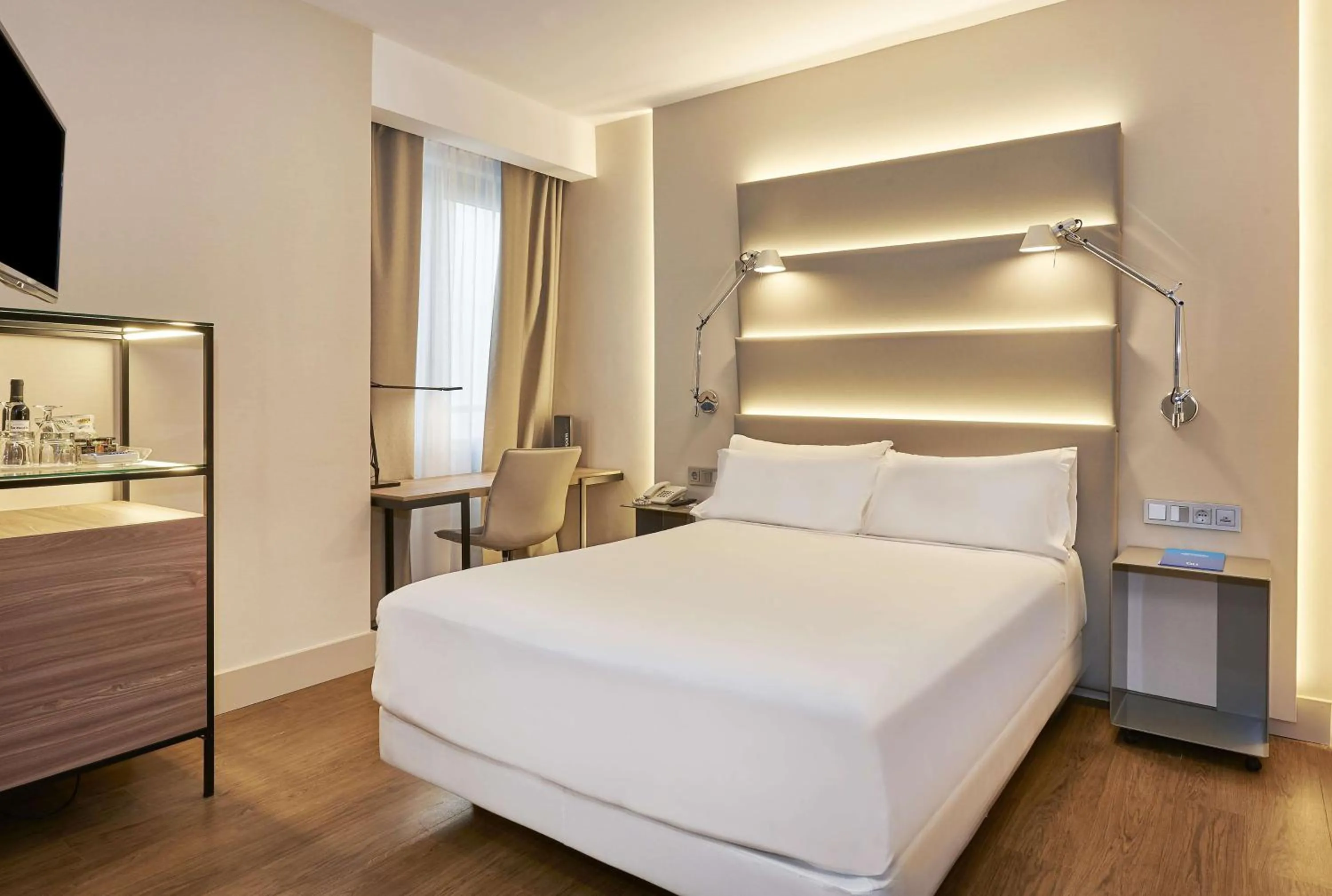 Photo of the whole room, Bed in NH Sants Barcelona