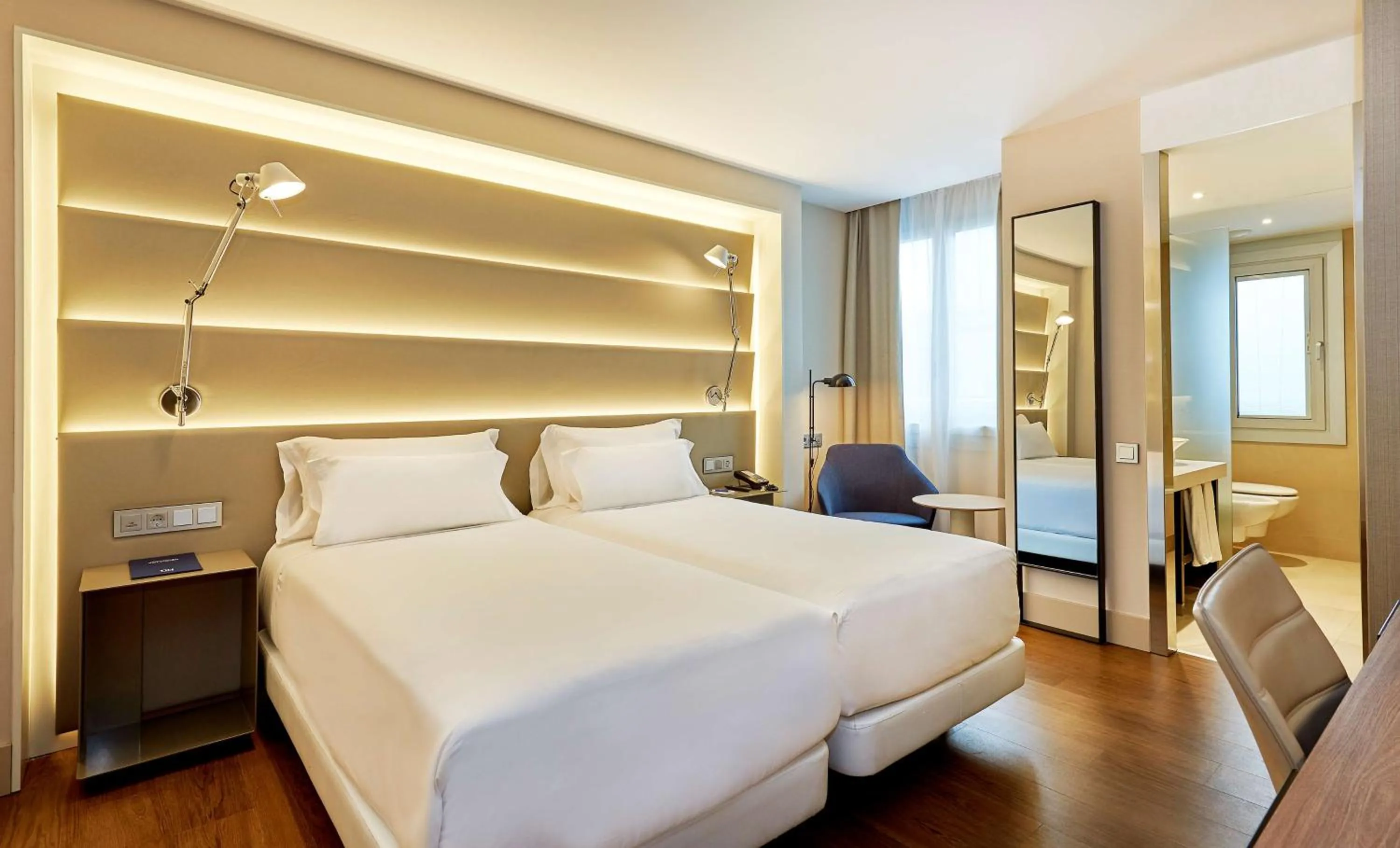Photo of the whole room, Bed in NH Sants Barcelona