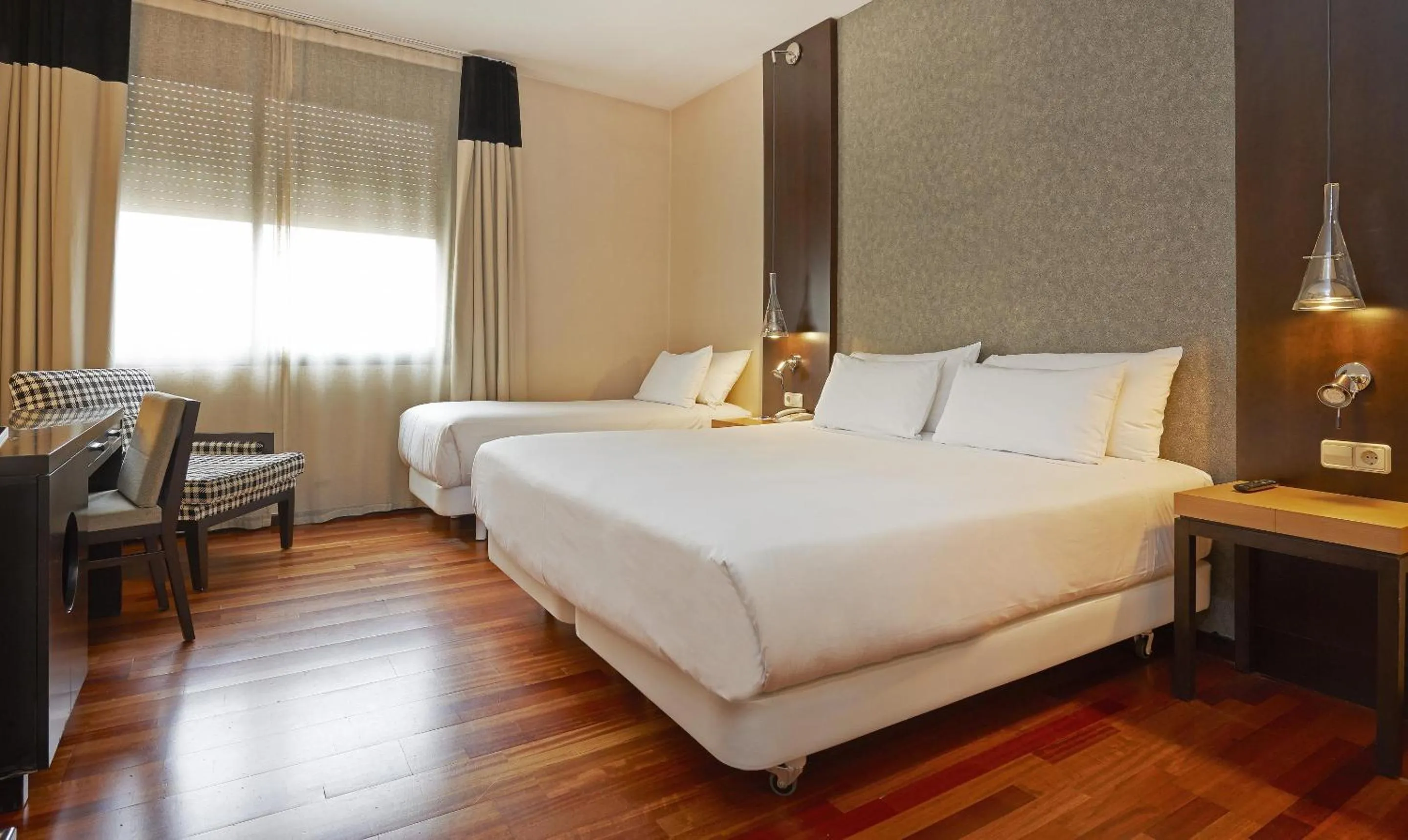 Bedroom, Bed in NH Barcelona Eixample