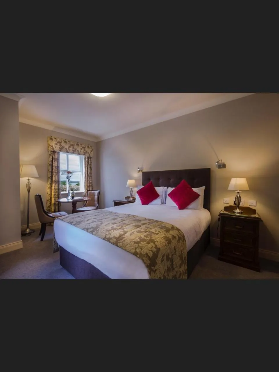 Bed in Crover House Hotel & Golf Club