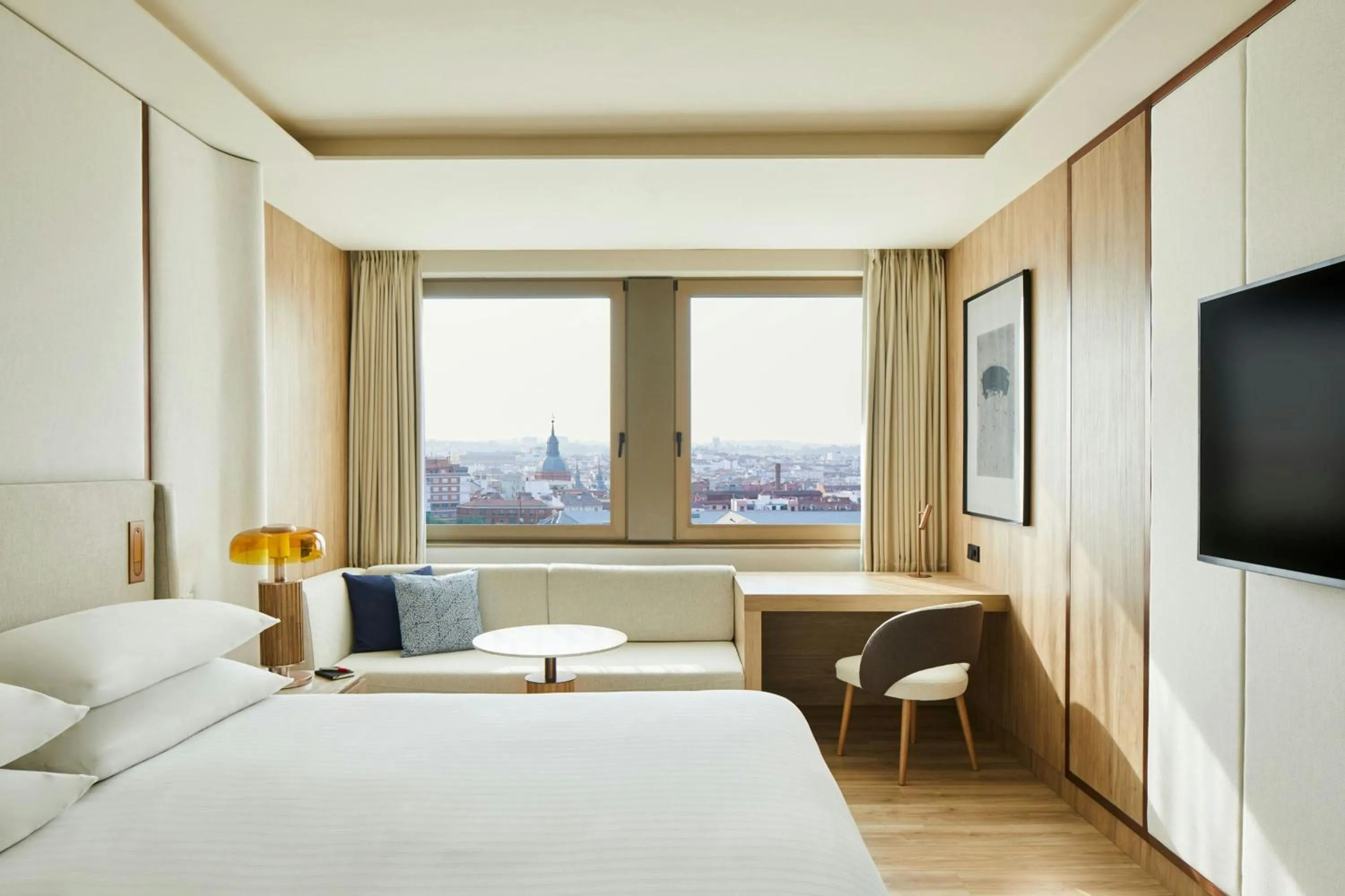 Photo of the whole room, Bed in Madrid Marriott Hotel Princesa Plaza