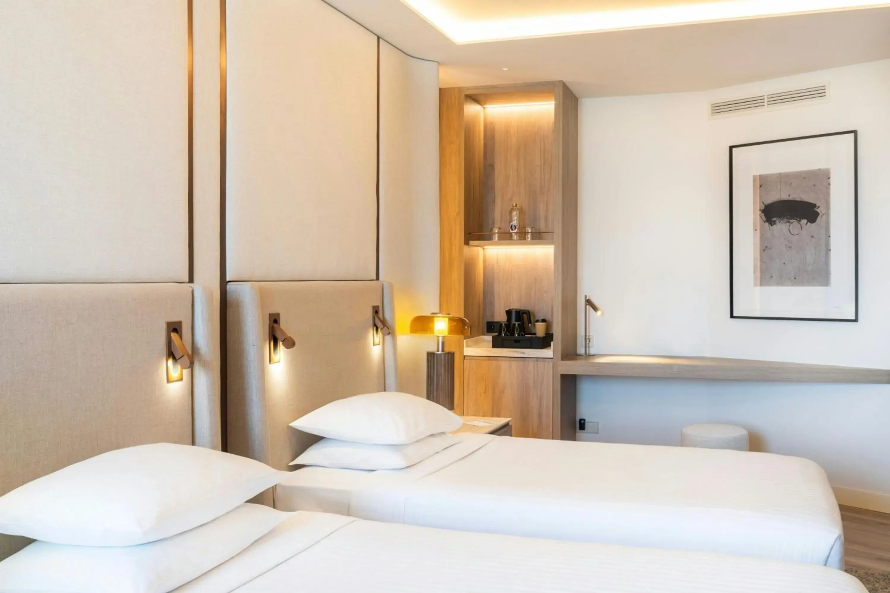 Panoramic Superior Twin Room with Two Twin Beds and City View in Madrid Marriott Hotel Princesa Plaza Panoramic Superior Twin Room with Two Twin Beds and City View in Madrid Marriott Hotel Princesa Plaza