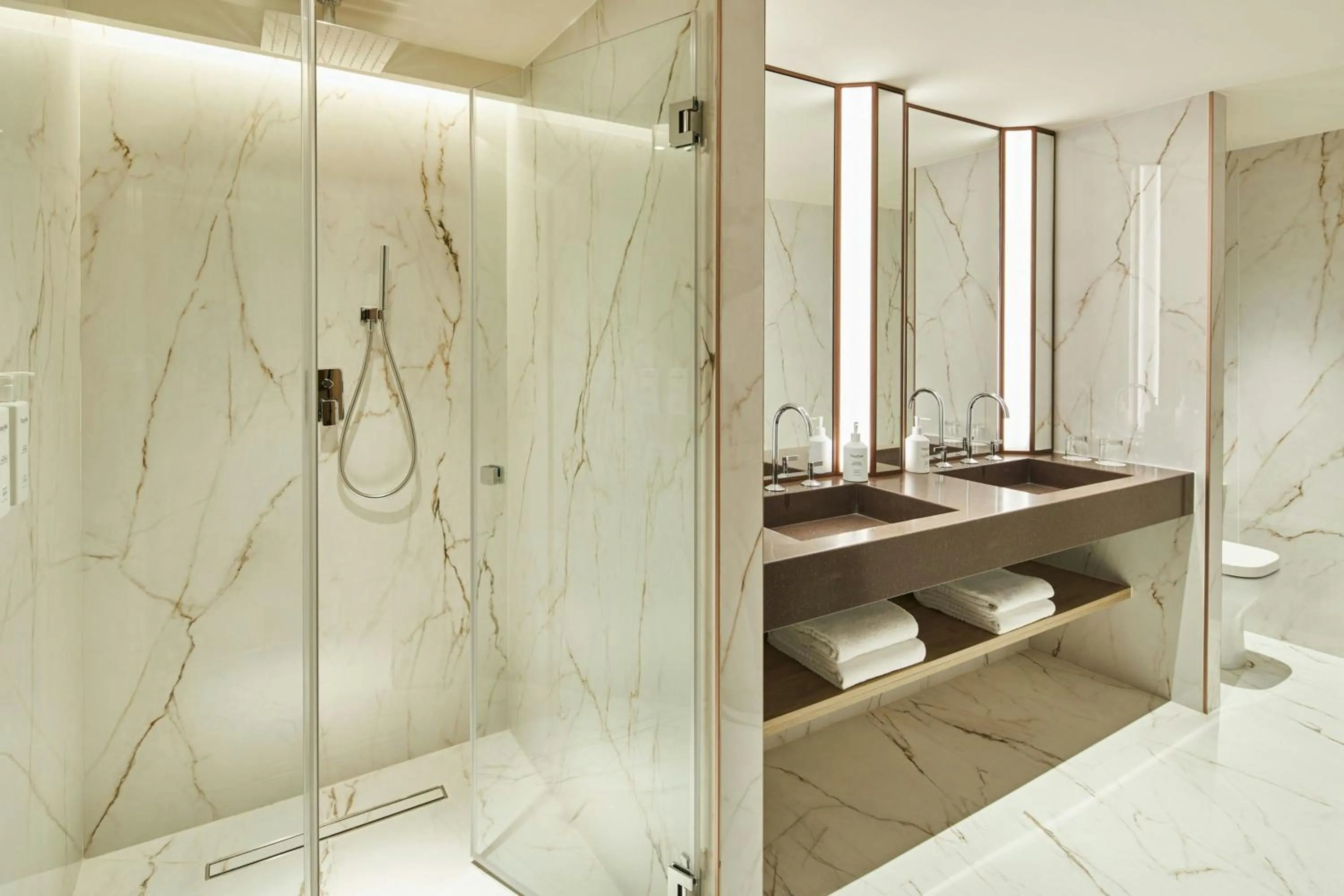 Bathroom in Madrid Marriott Hotel Princesa Plaza