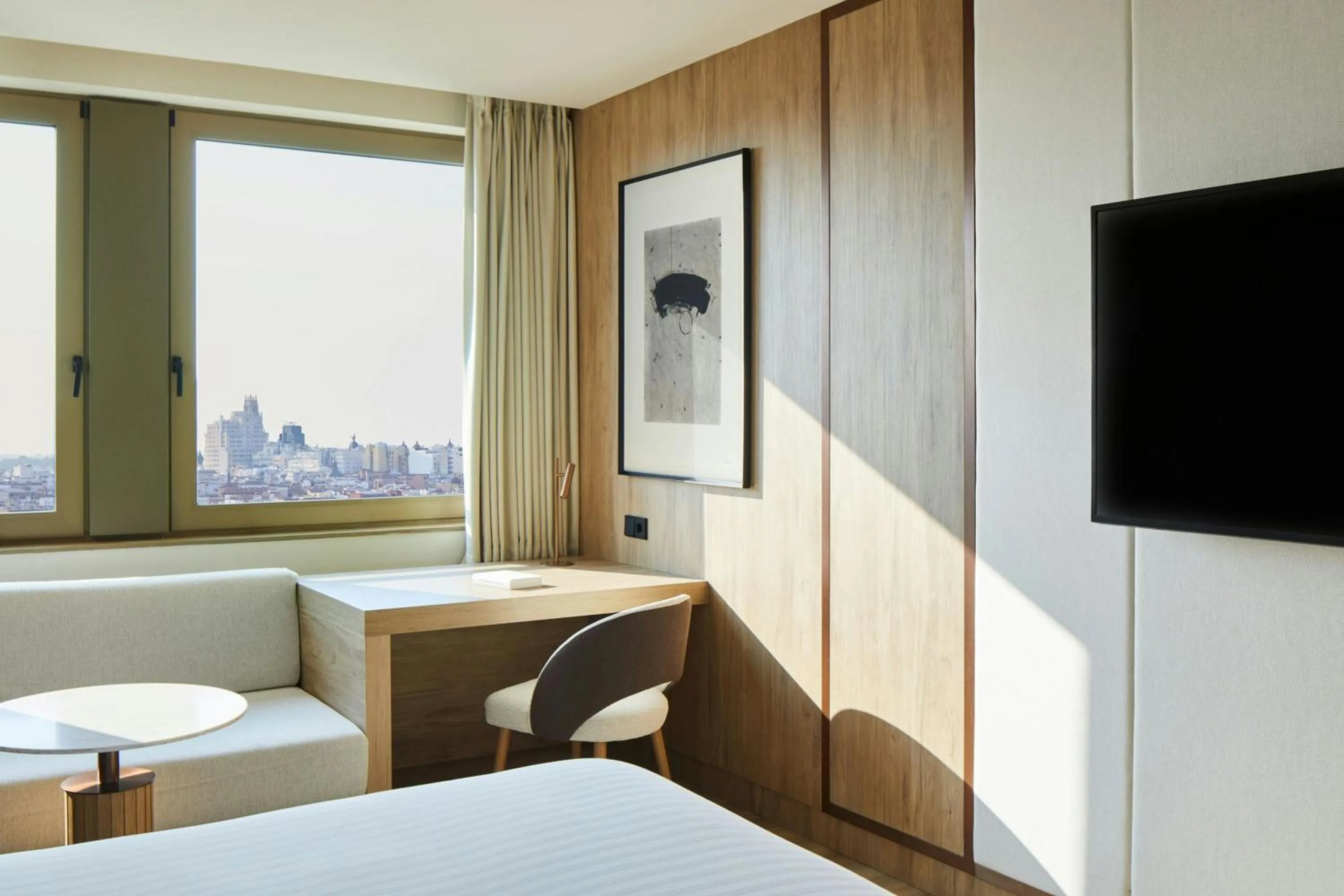 Photo of the whole room, Bed in Madrid Marriott Hotel Princesa Plaza