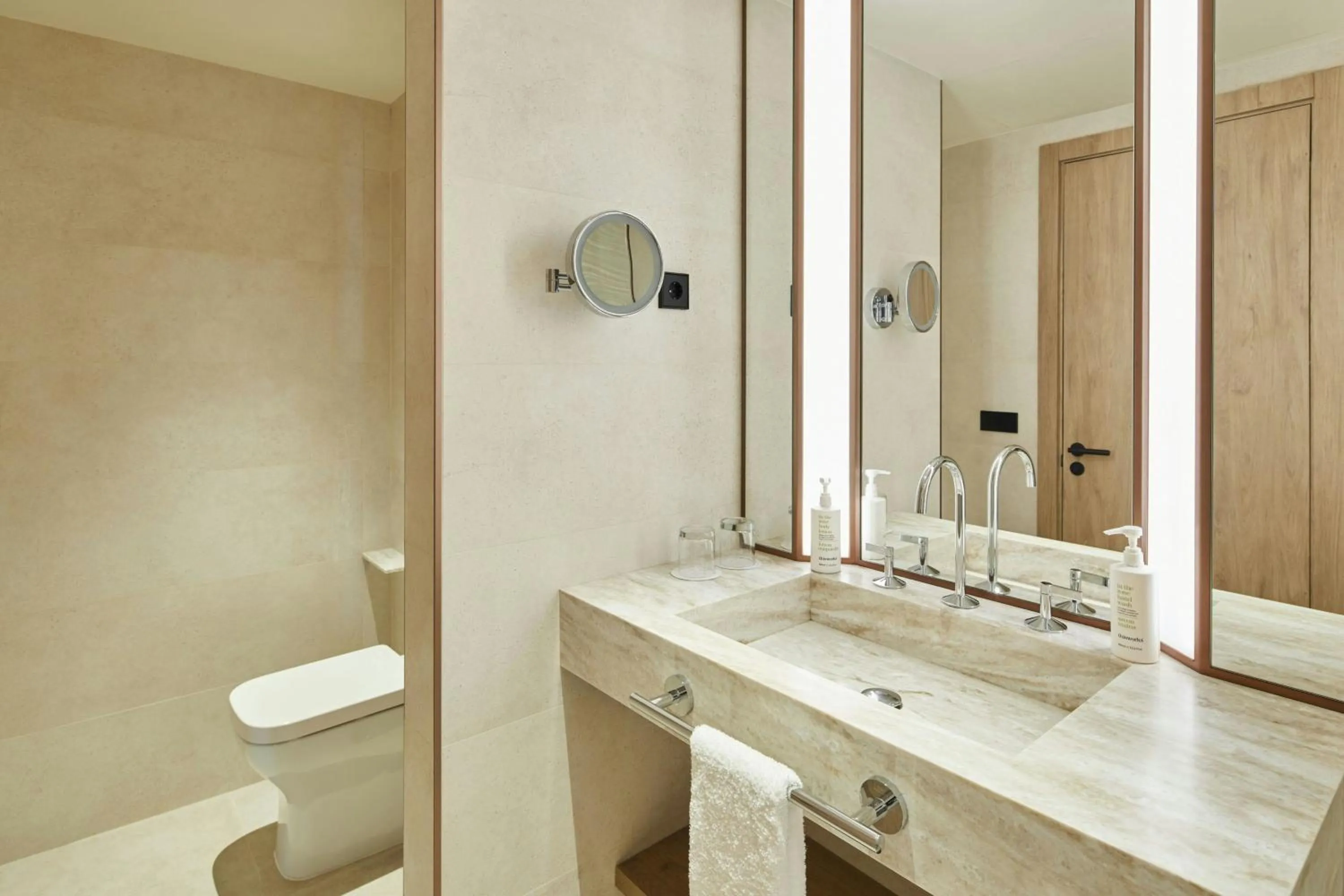 Bathroom in Madrid Marriott Hotel Princesa Plaza