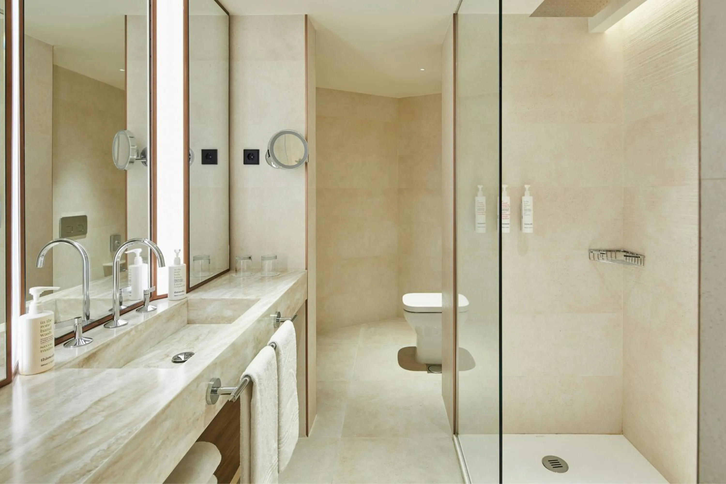 Bathroom in Madrid Marriott Hotel Princesa Plaza